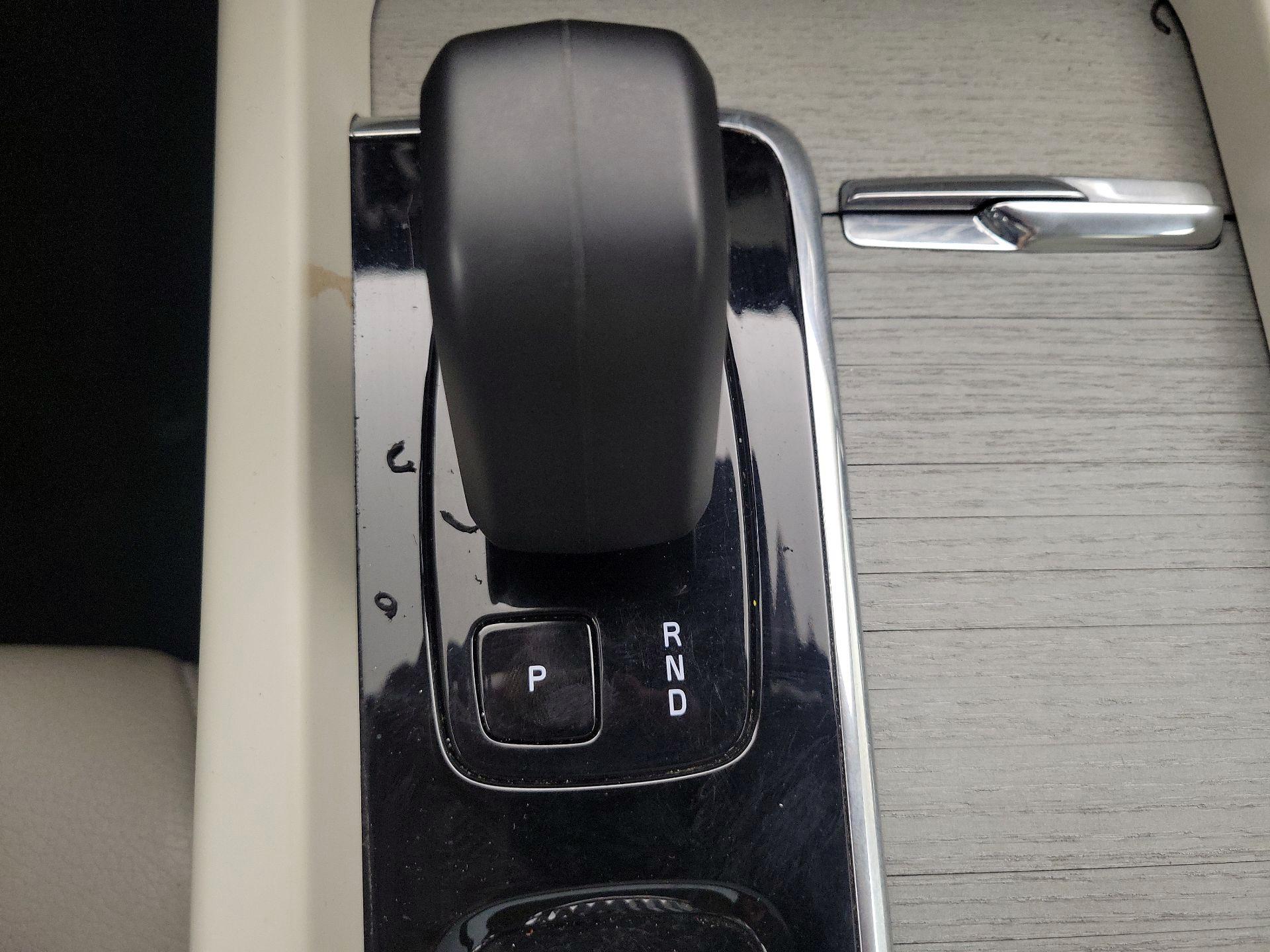 Thumbnail: 2025 Volvo S60 - 18