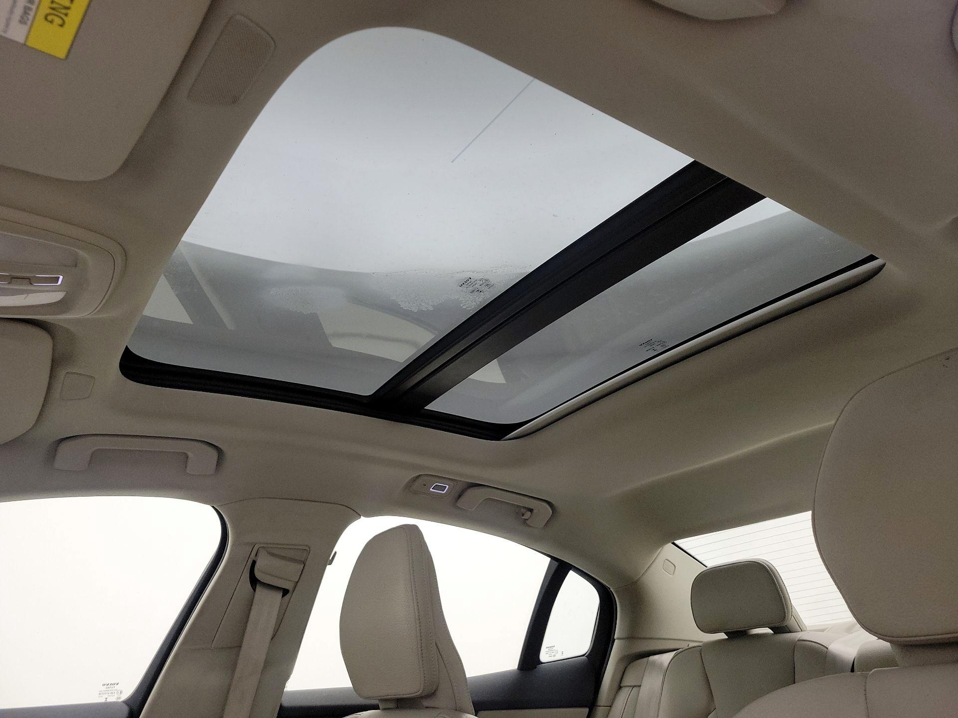 Thumbnail: 2025 Volvo S60 - 20