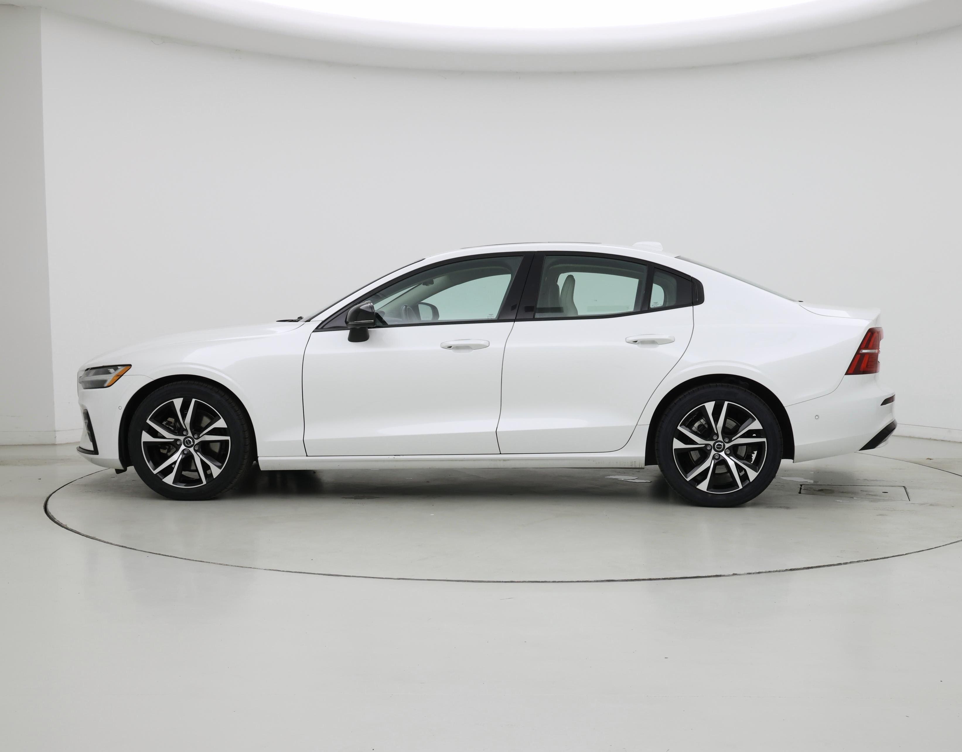 Thumbnail: 2025 Volvo S60 - 3