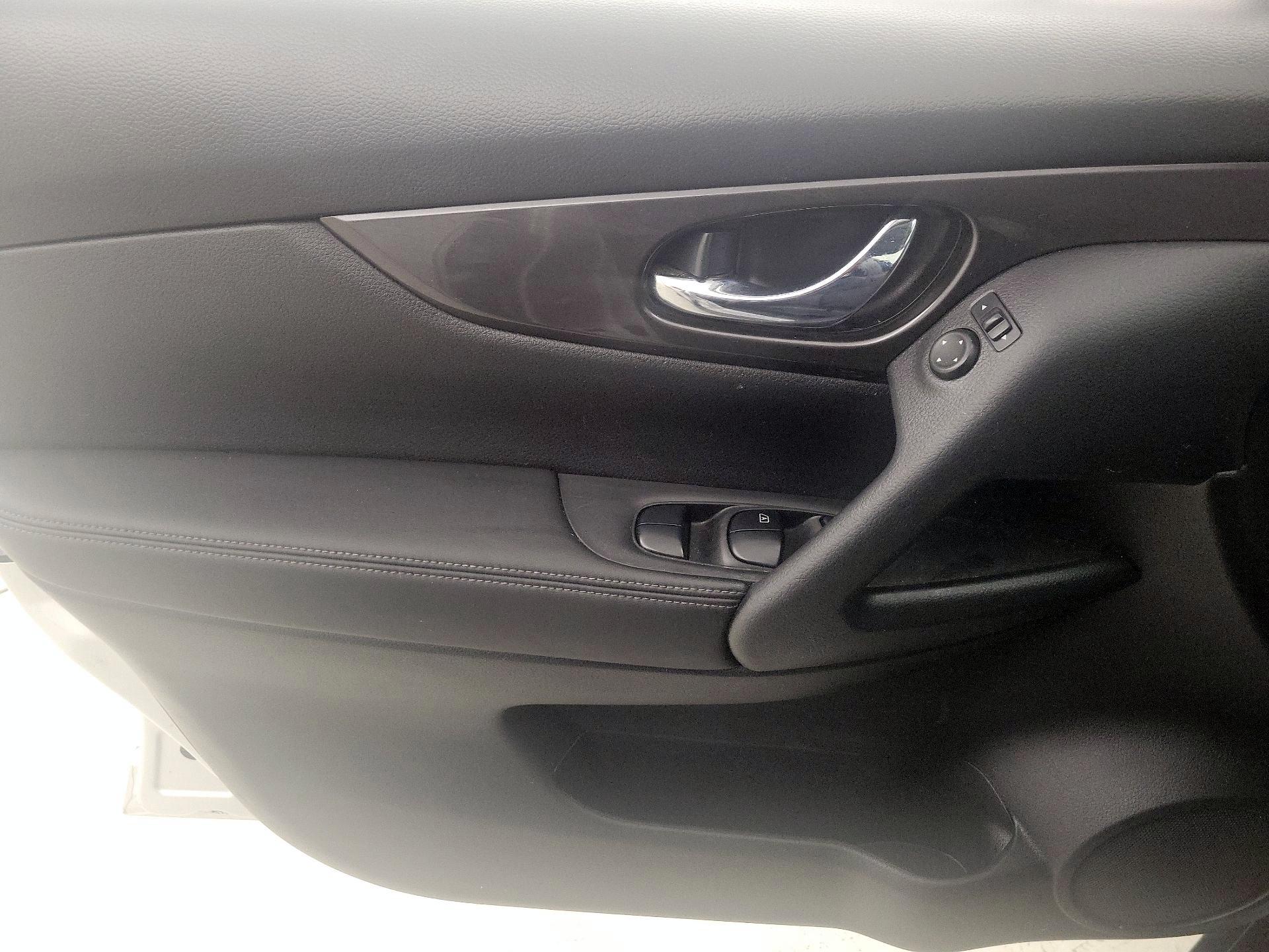 Thumbnail: 2020 Nissan Rogue - 12