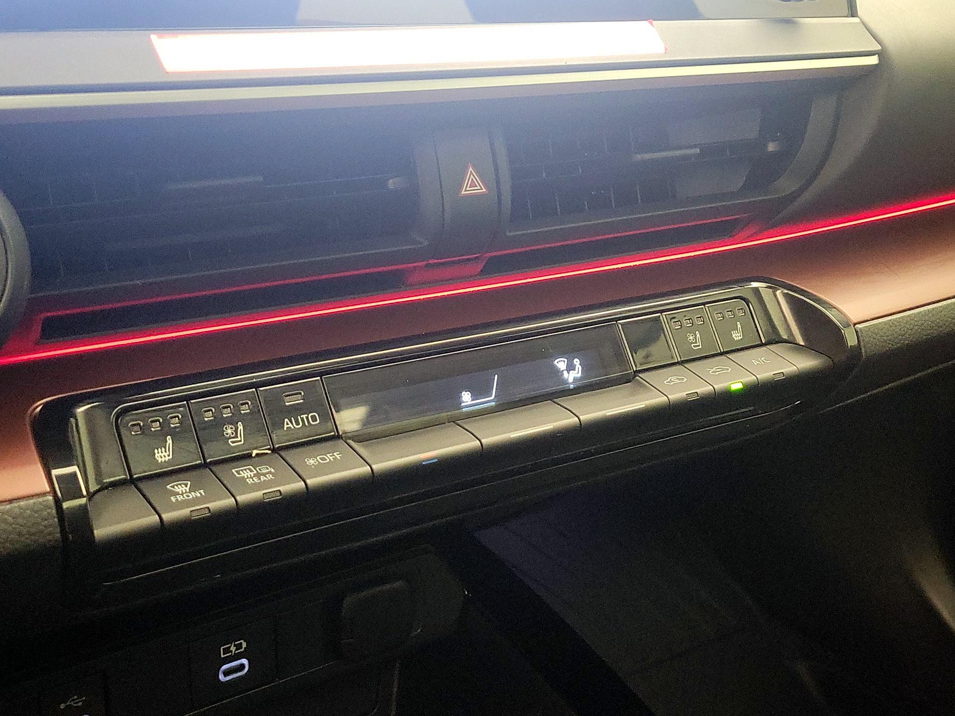 Thumbnail: 2024 Toyota Prius Prime - 16