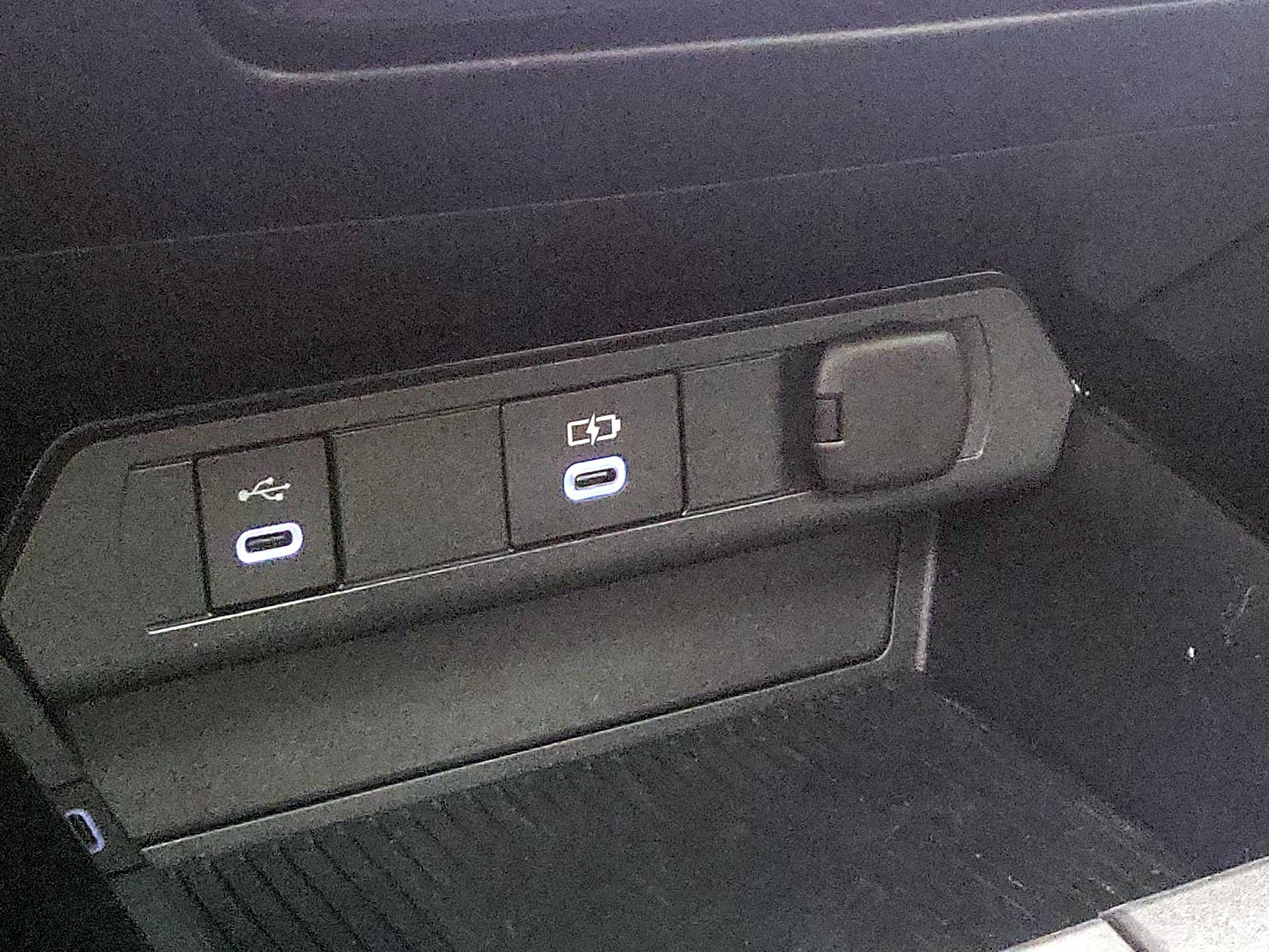 Thumbnail: 2024 Toyota Prius Prime - 18