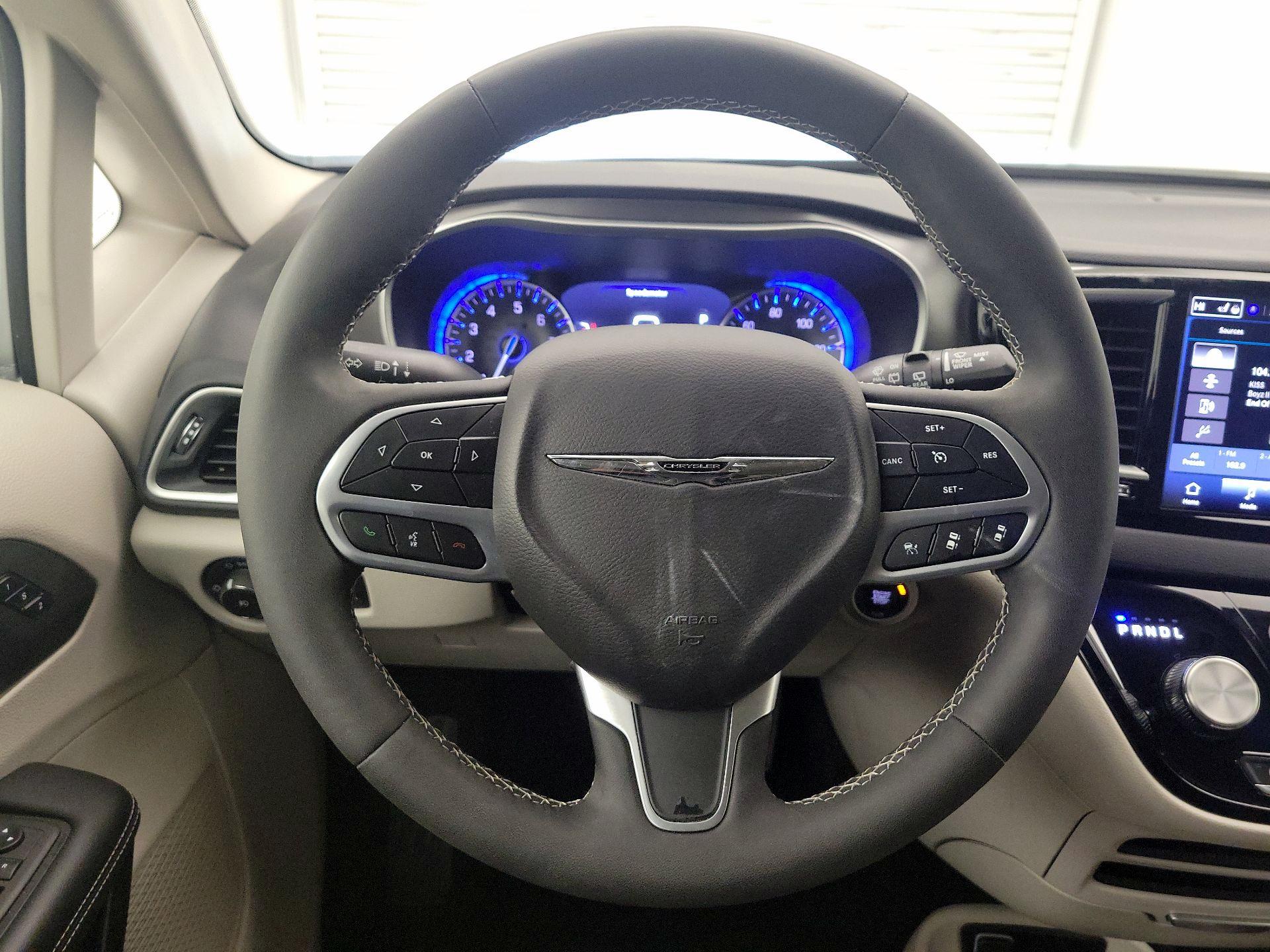 Thumbnail: 2024 Chrysler Pacifica - 10