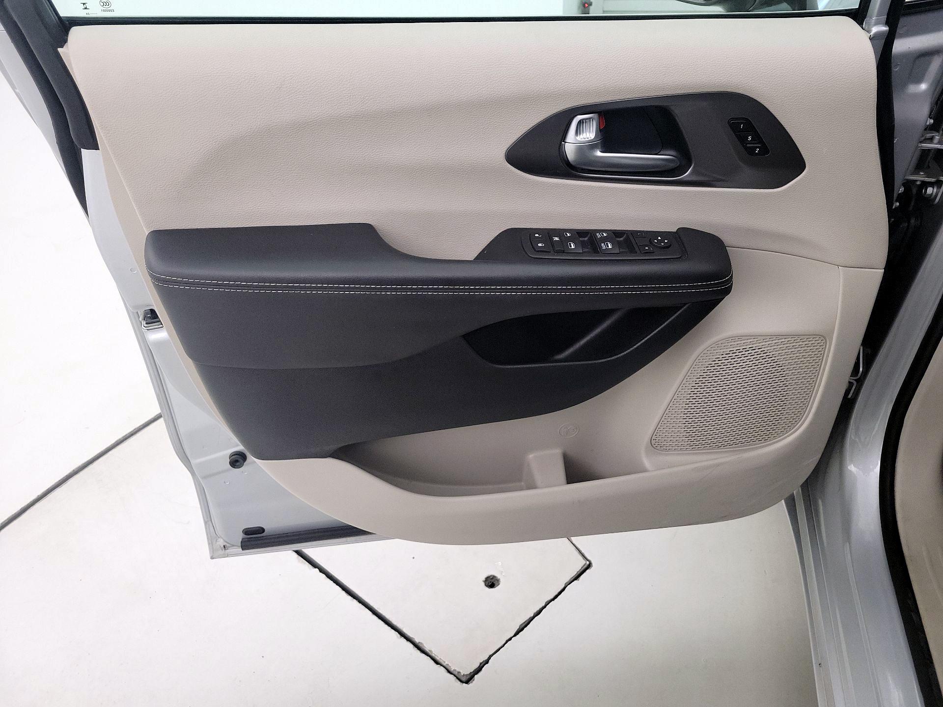 Thumbnail: 2024 Chrysler Pacifica - 12