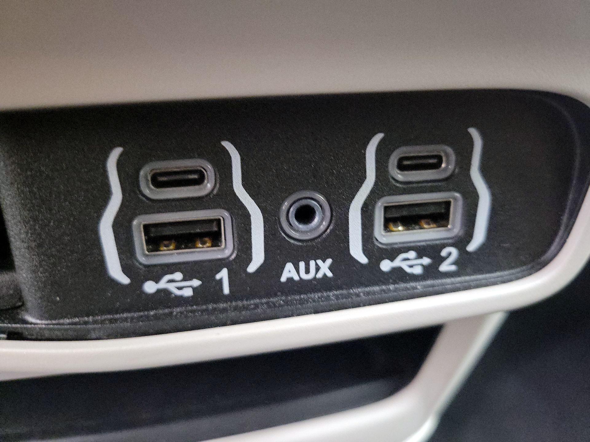 Thumbnail: 2024 Chrysler Pacifica - 18