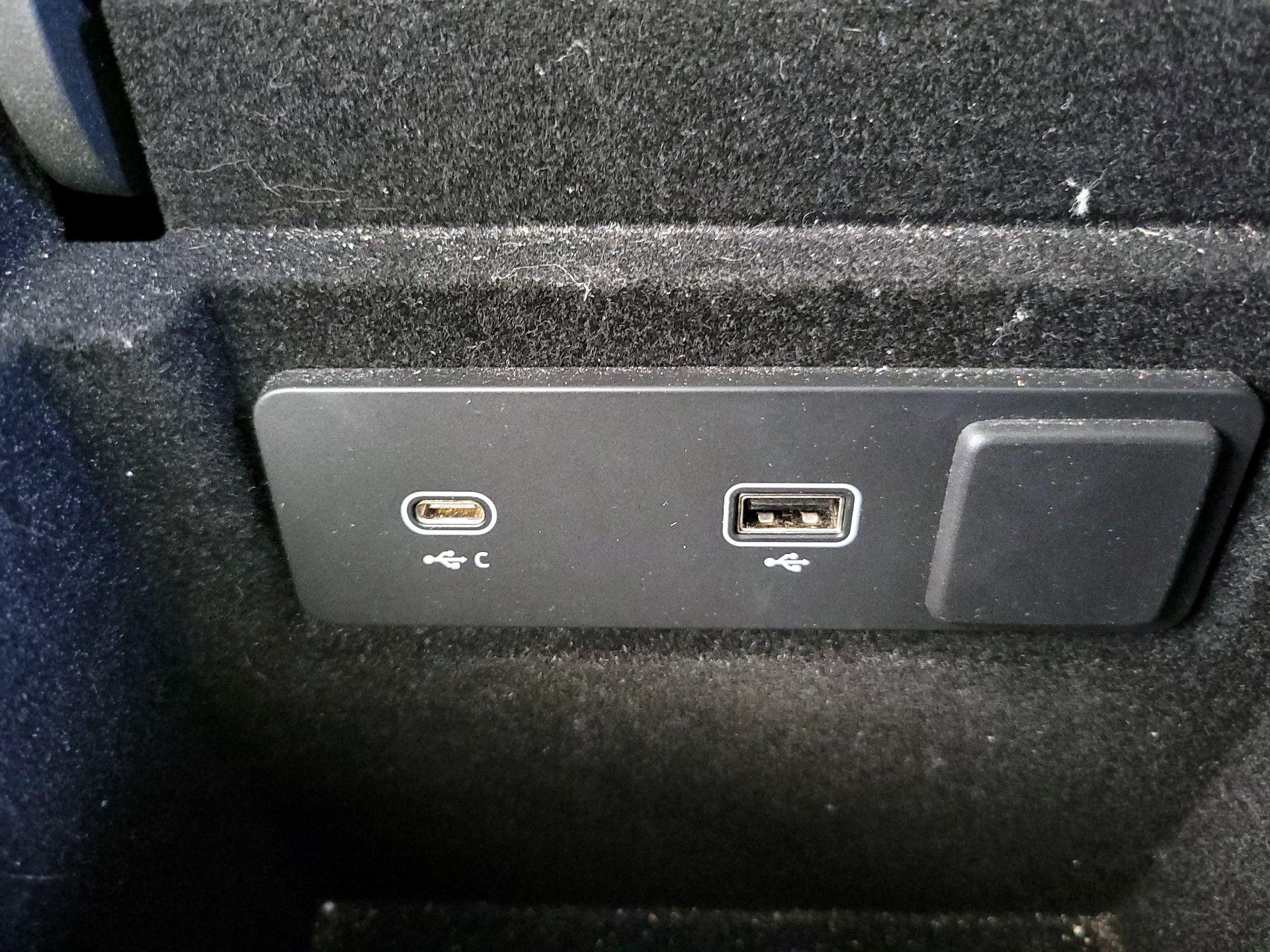 Thumbnail: 2022 Jaguar XF - 17