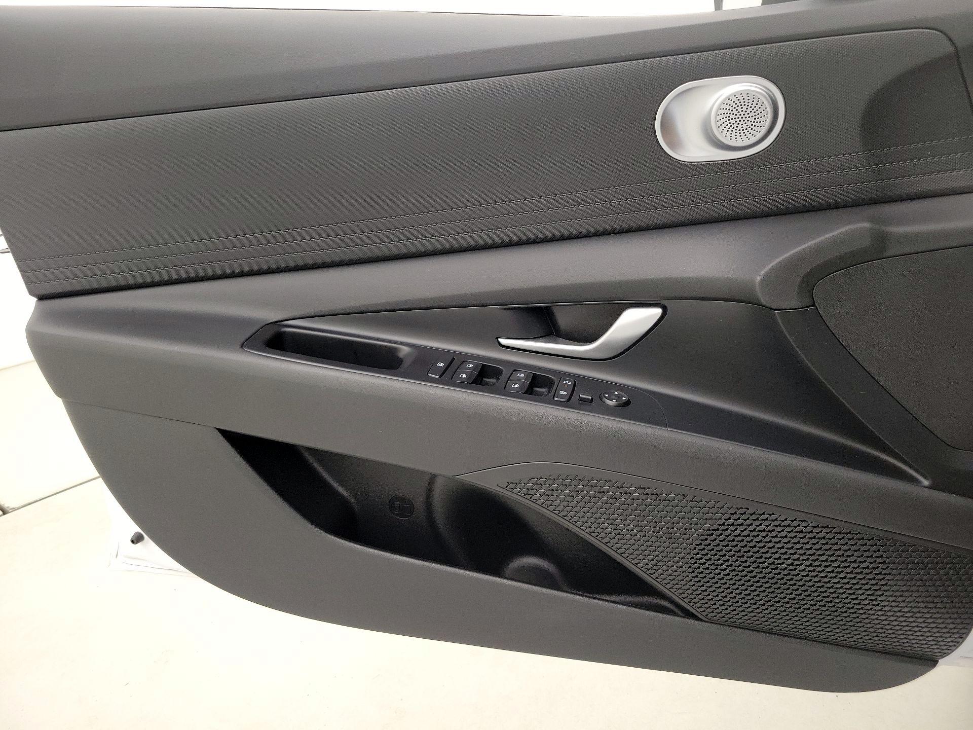 Thumbnail: 2024 Hyundai Elantra - 12