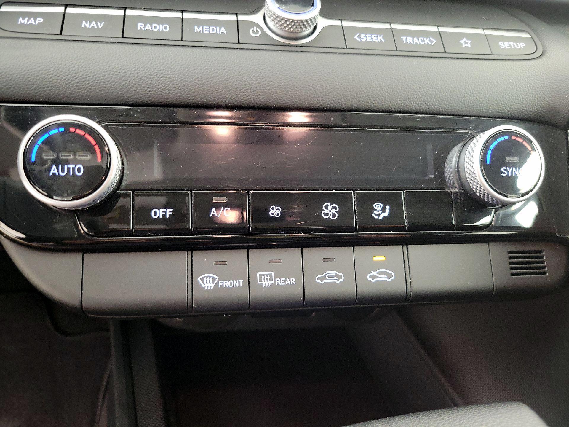 Thumbnail: 2024 Hyundai Elantra - 17