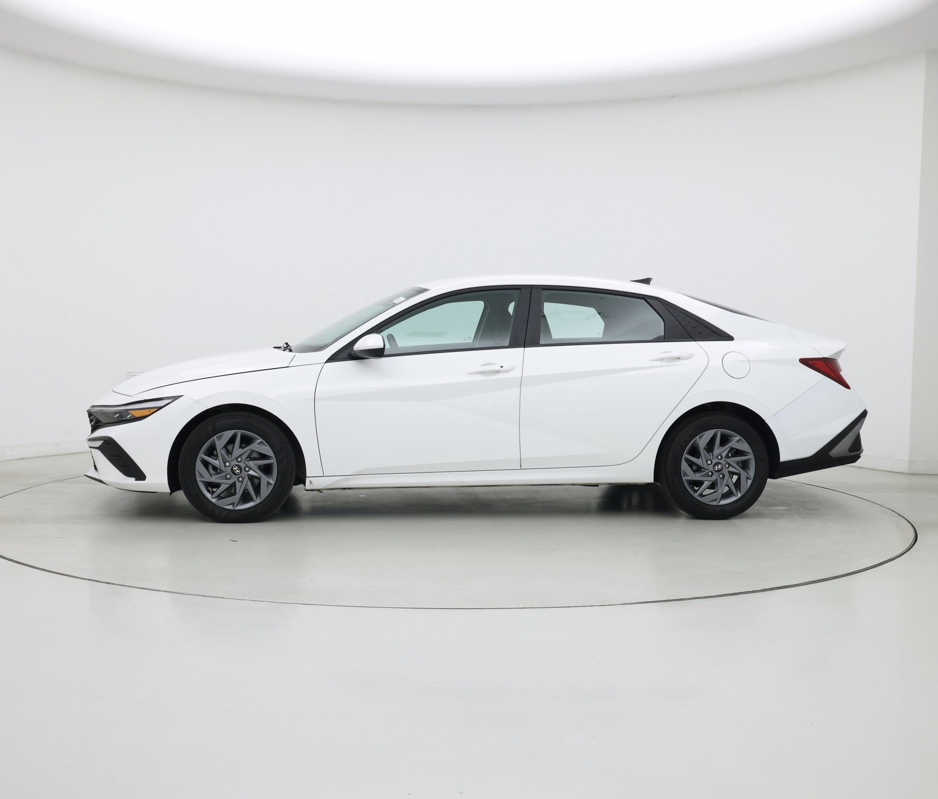 Thumbnail: 2024 Hyundai Elantra - 3