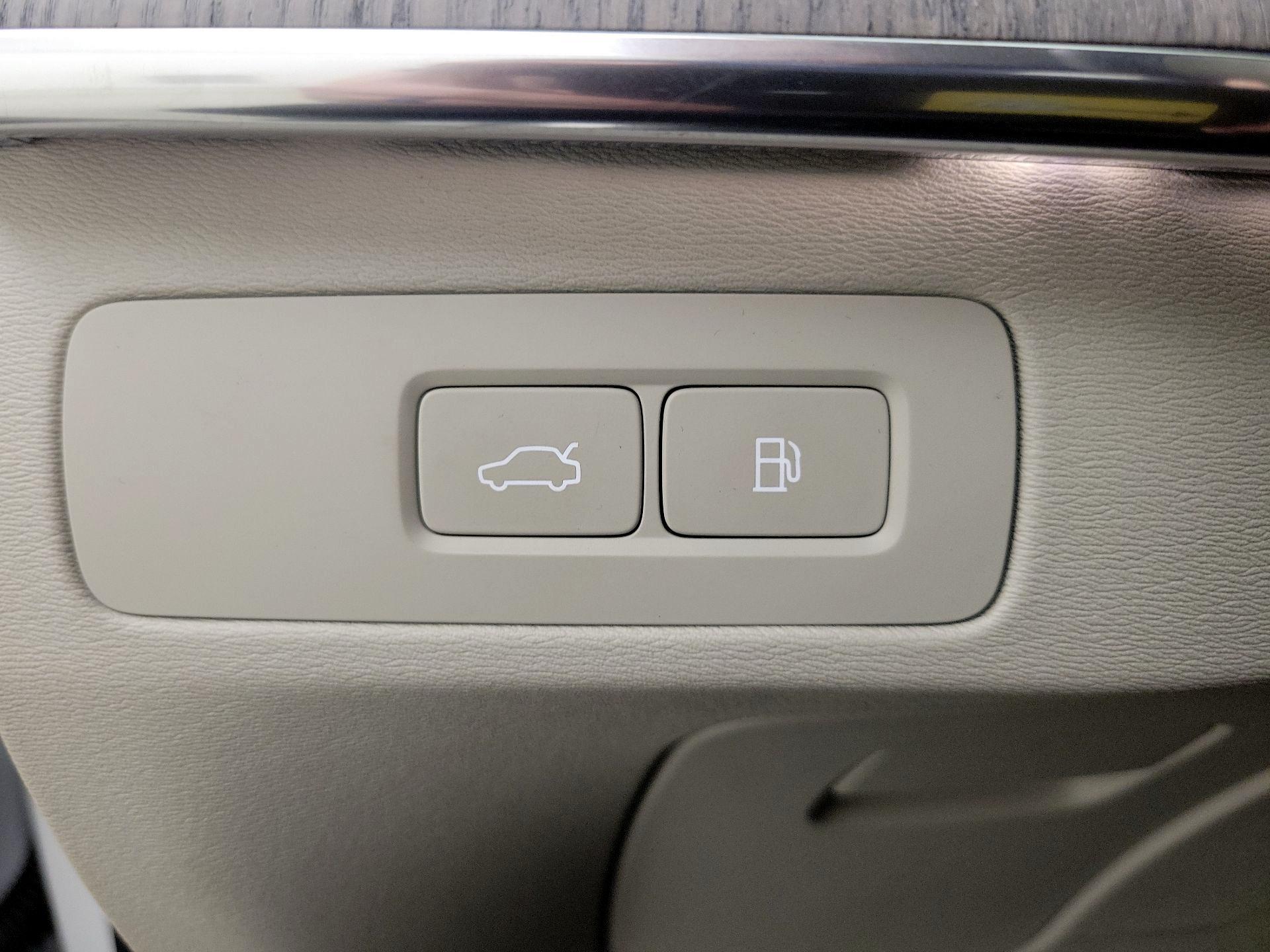 Thumbnail: 2023 Volvo XC90 - 13