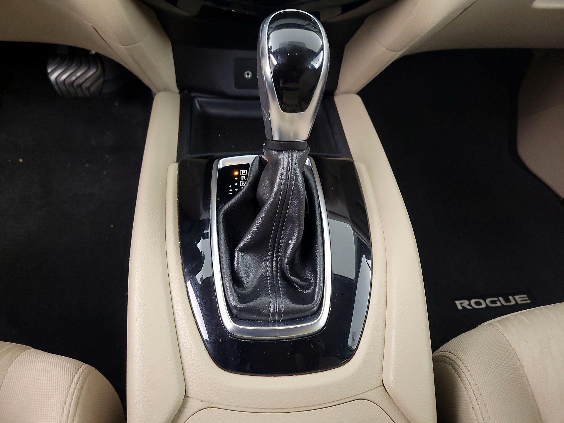 Thumbnail: 2018 Nissan Rogue - 18