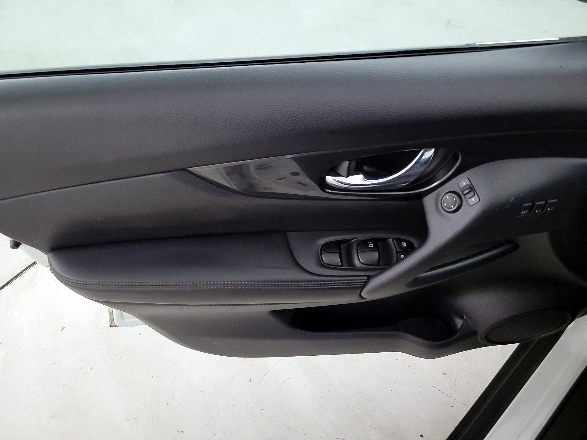 Thumbnail: 2018 Nissan Rogue - 12