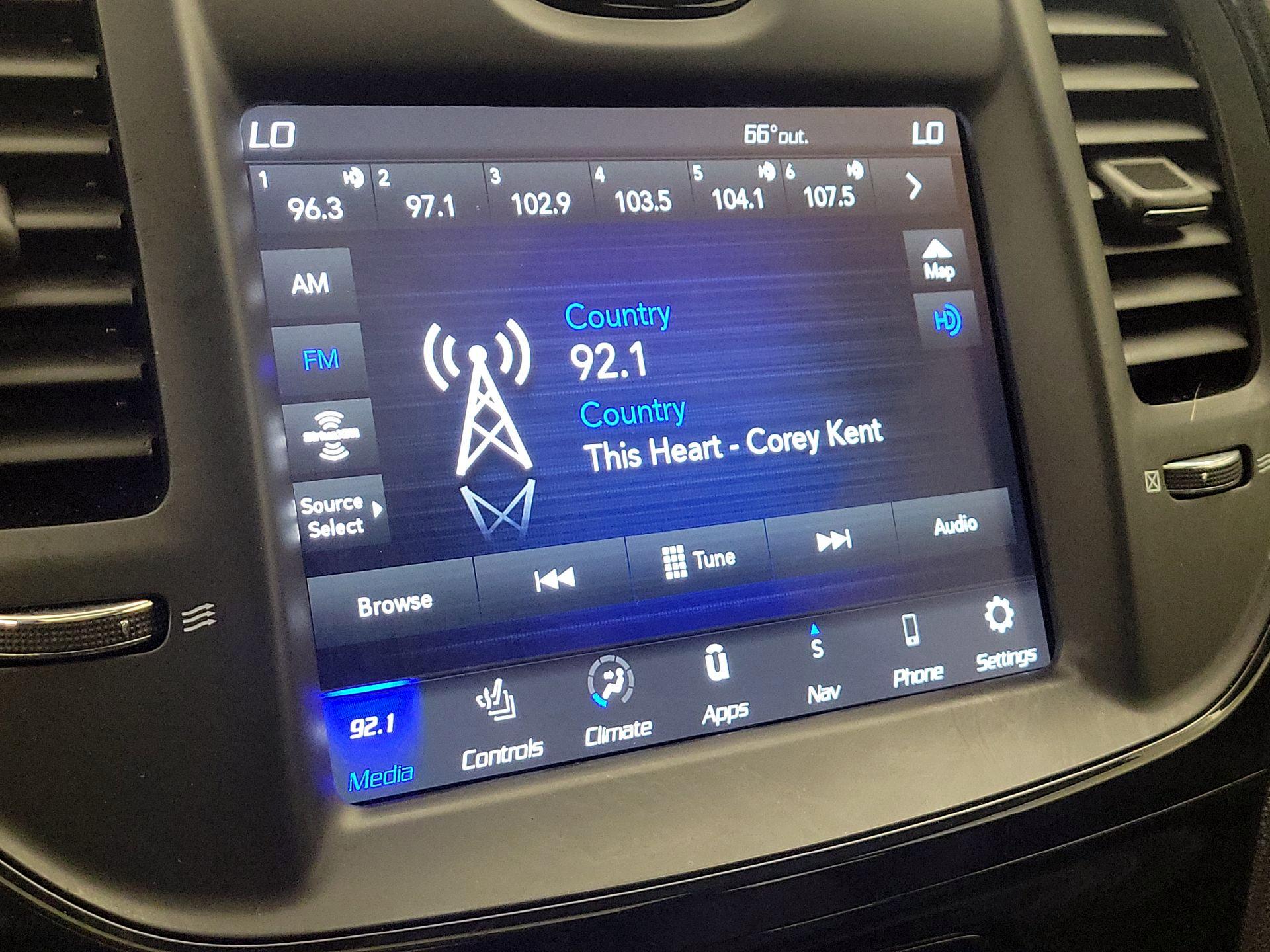 Thumbnail: 2023 Chrysler 300 - 15