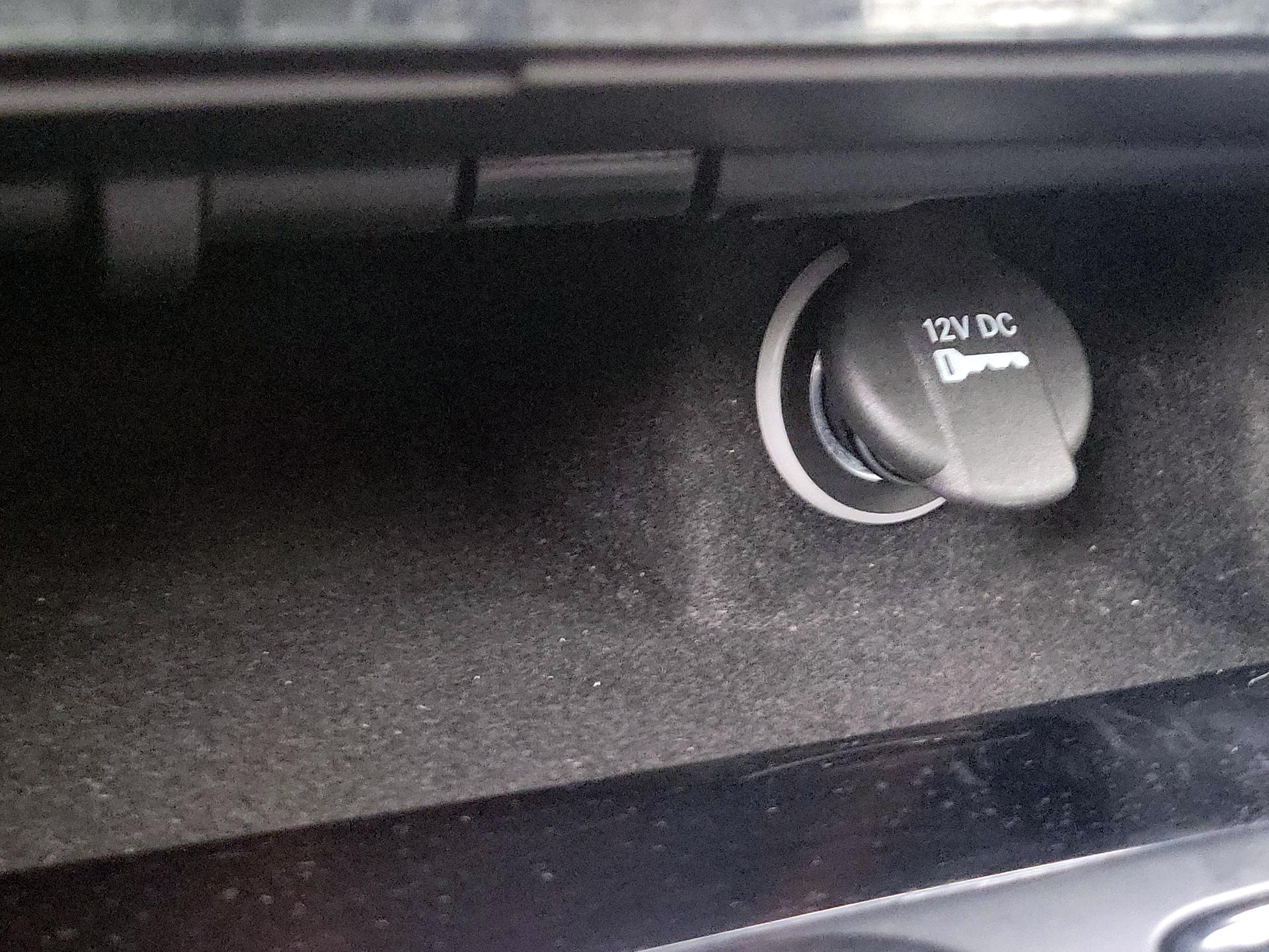 Thumbnail: 2023 Chrysler 300 - 18