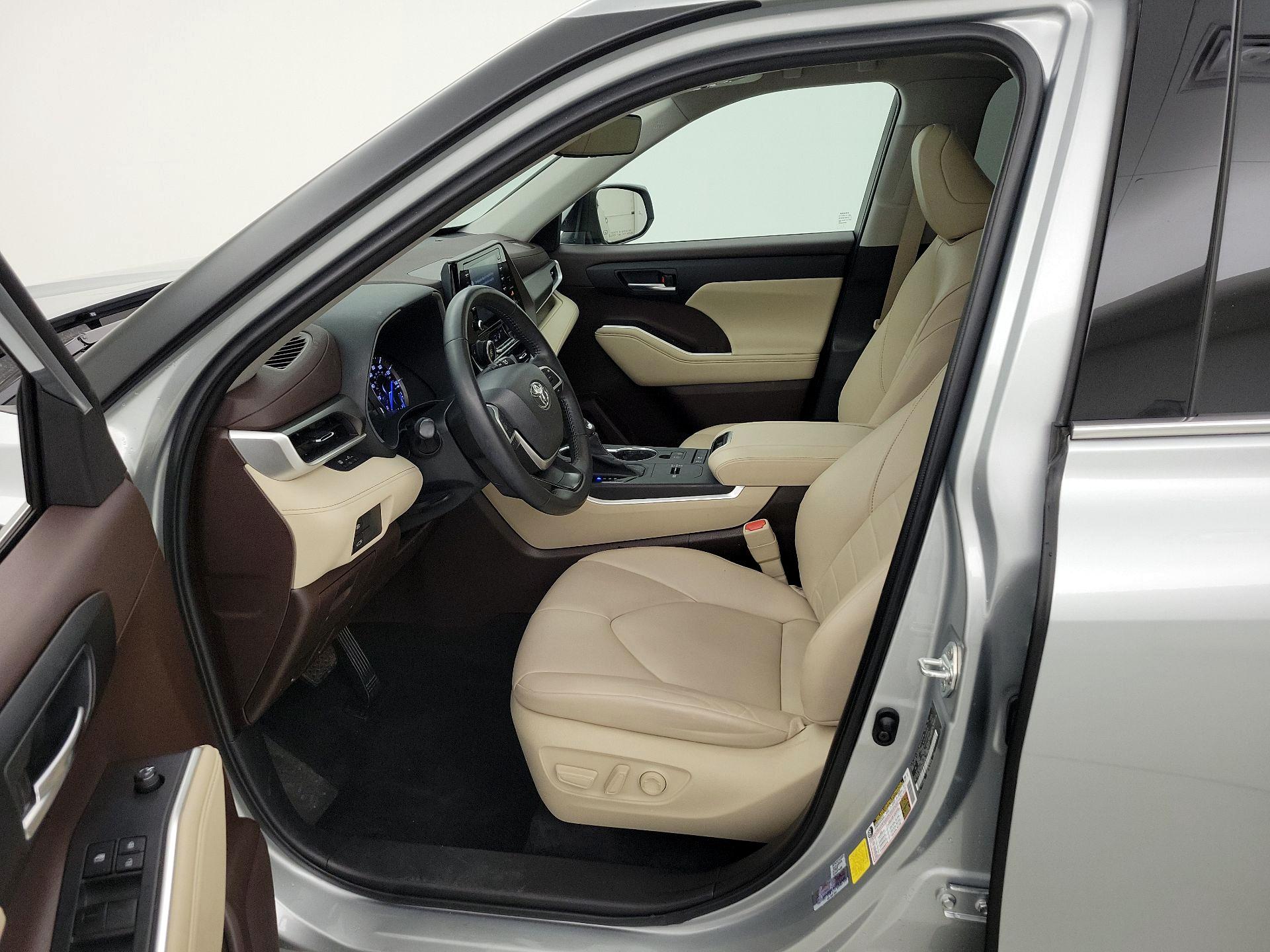 Thumbnail: 2022 Toyota Highlander - 11