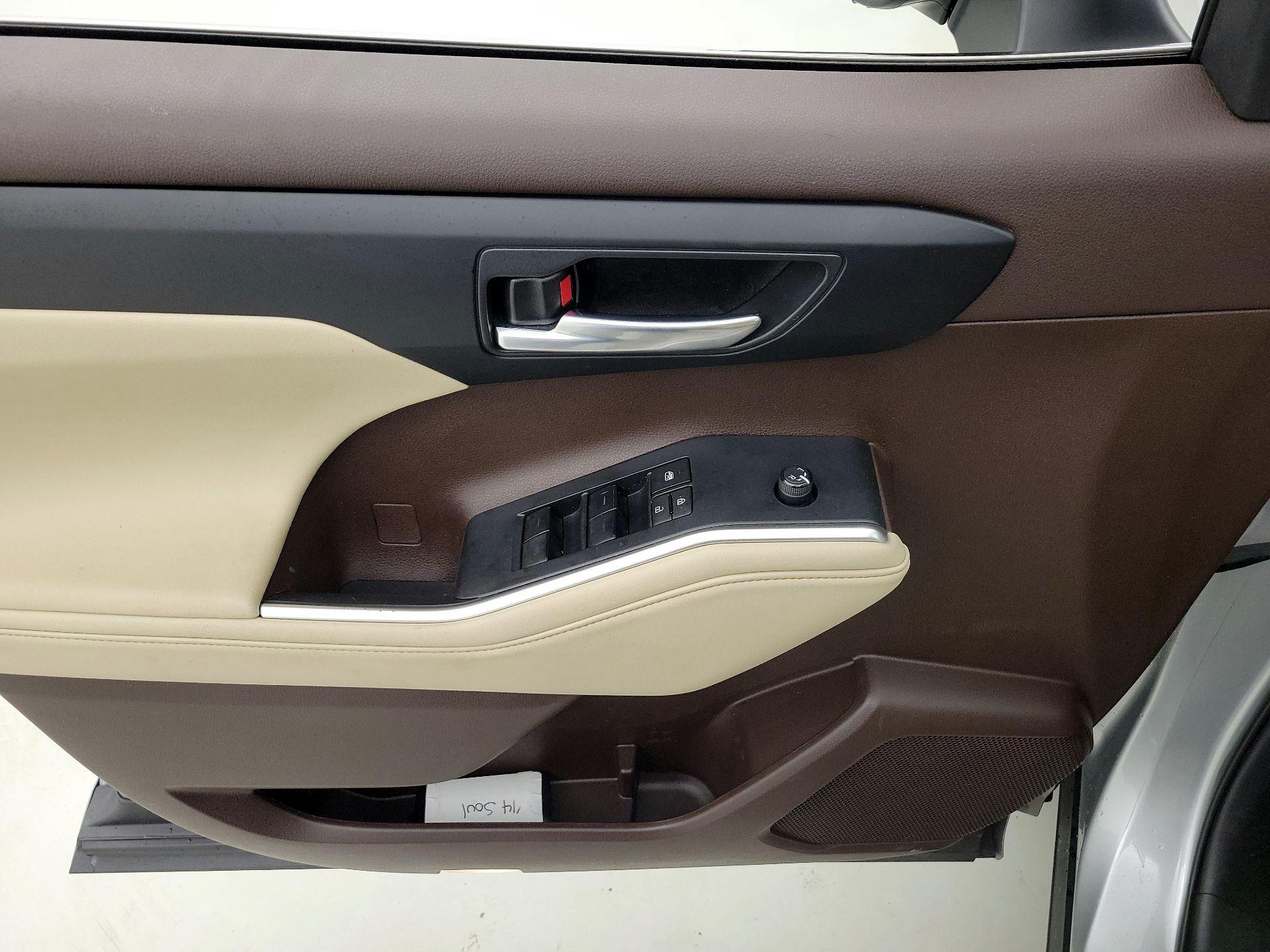 Thumbnail: 2022 Toyota Highlander - 12