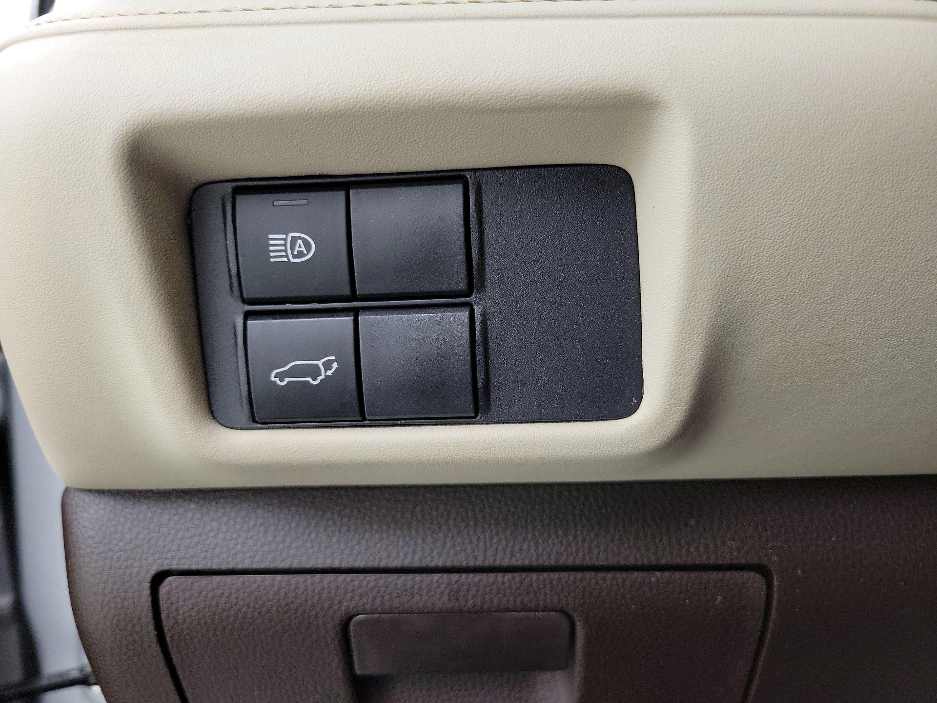 Thumbnail: 2022 Toyota Highlander - 13