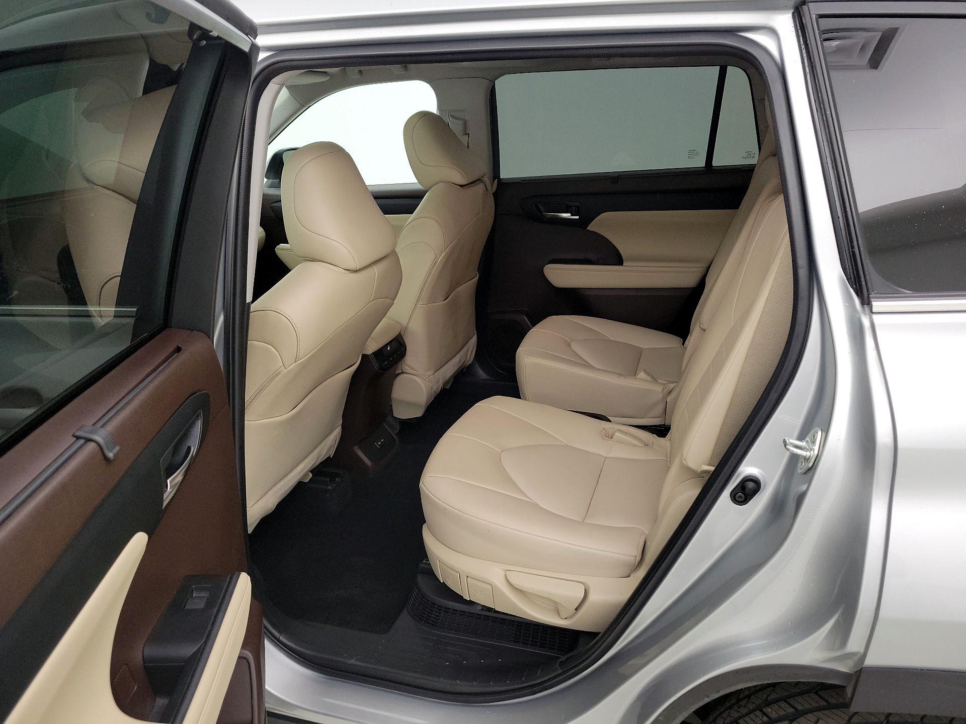 Thumbnail: 2022 Toyota Highlander - 20