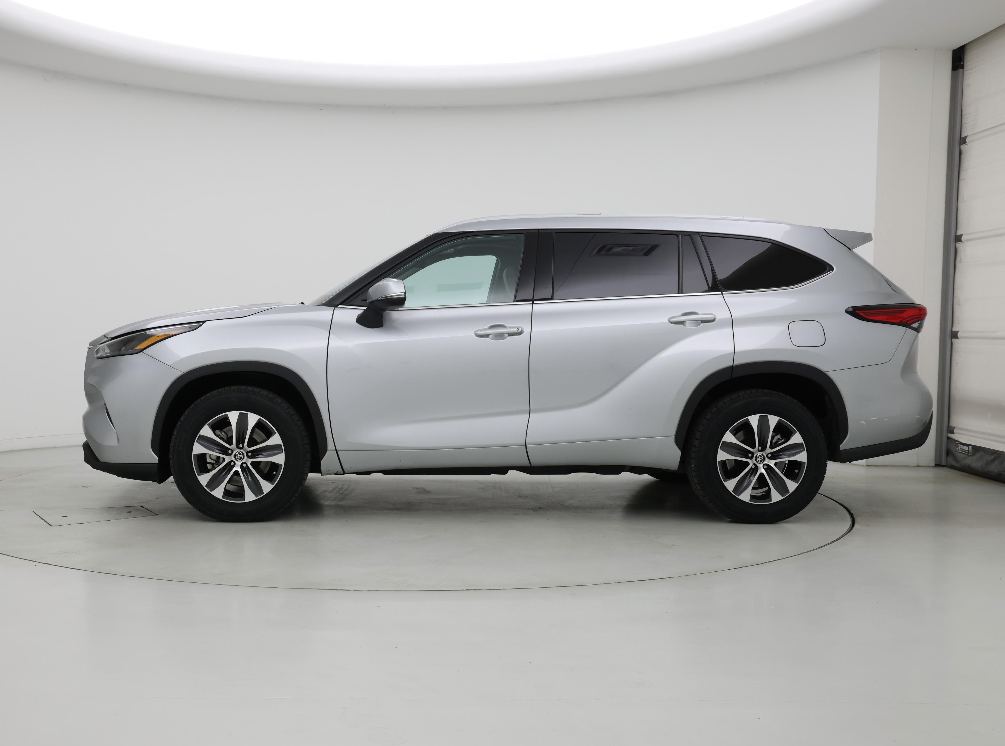 Thumbnail: 2022 Toyota Highlander - 3