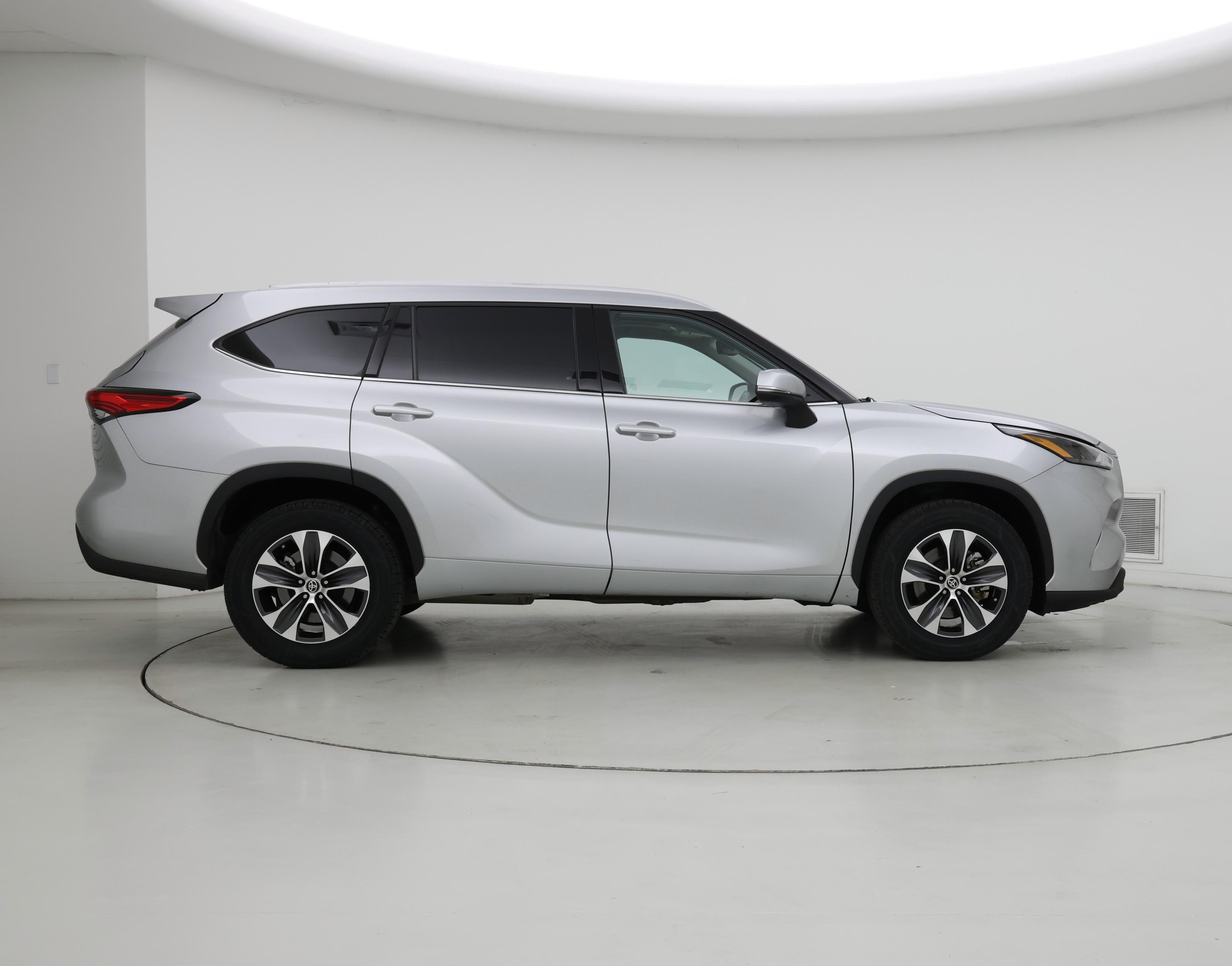 Thumbnail: 2022 Toyota Highlander - 7