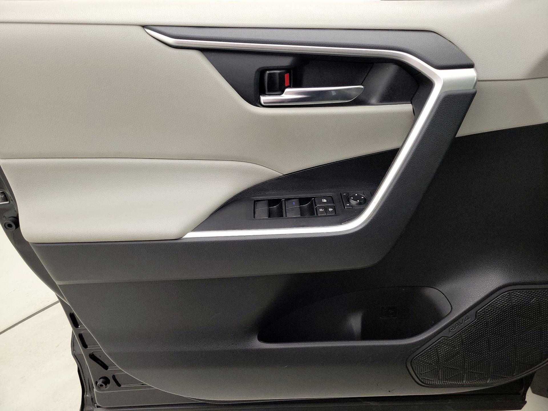 Thumbnail: 2021 Toyota RAV4 - 12