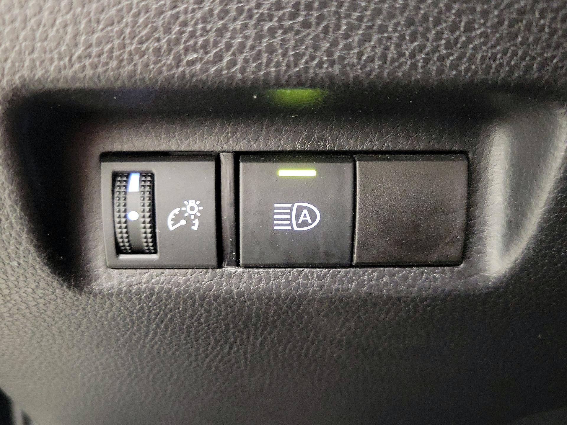 Thumbnail: 2021 Toyota RAV4 - 13