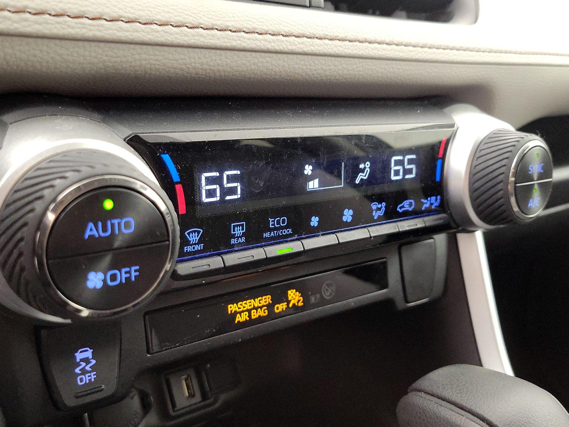 Thumbnail: 2021 Toyota RAV4 - 16