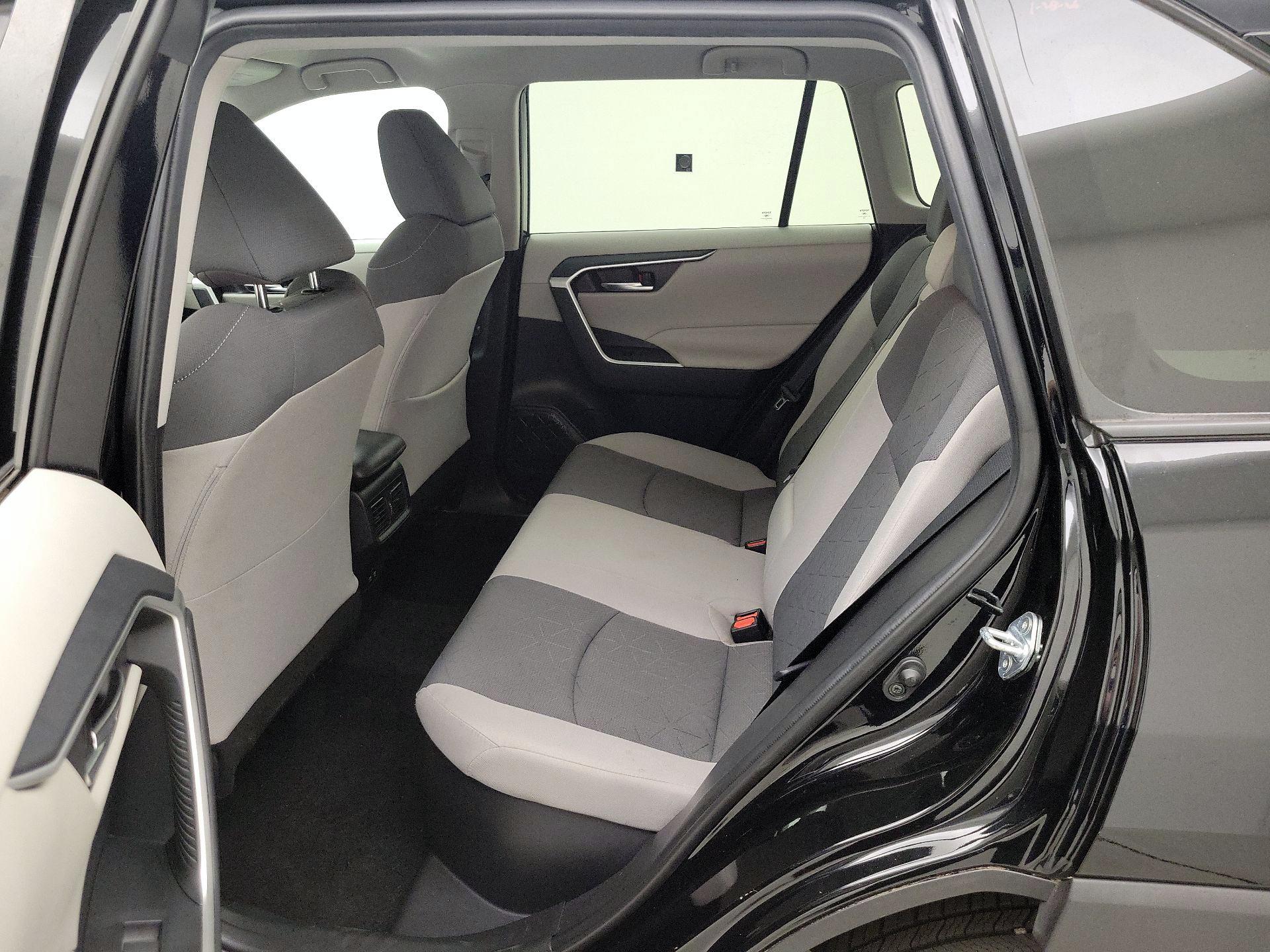 Thumbnail: 2021 Toyota RAV4 - 19