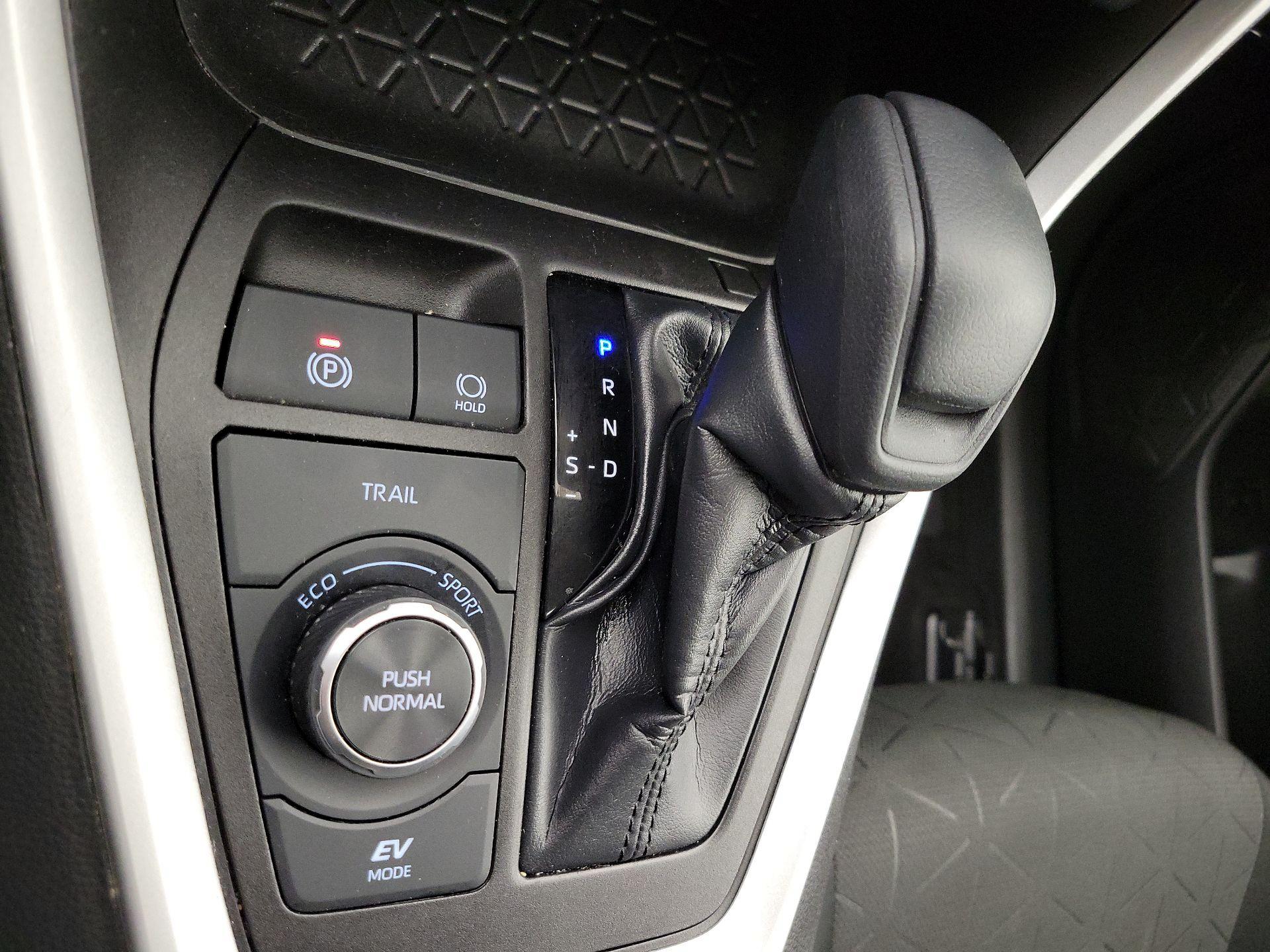 Thumbnail: 2023 Toyota RAV4 - 17