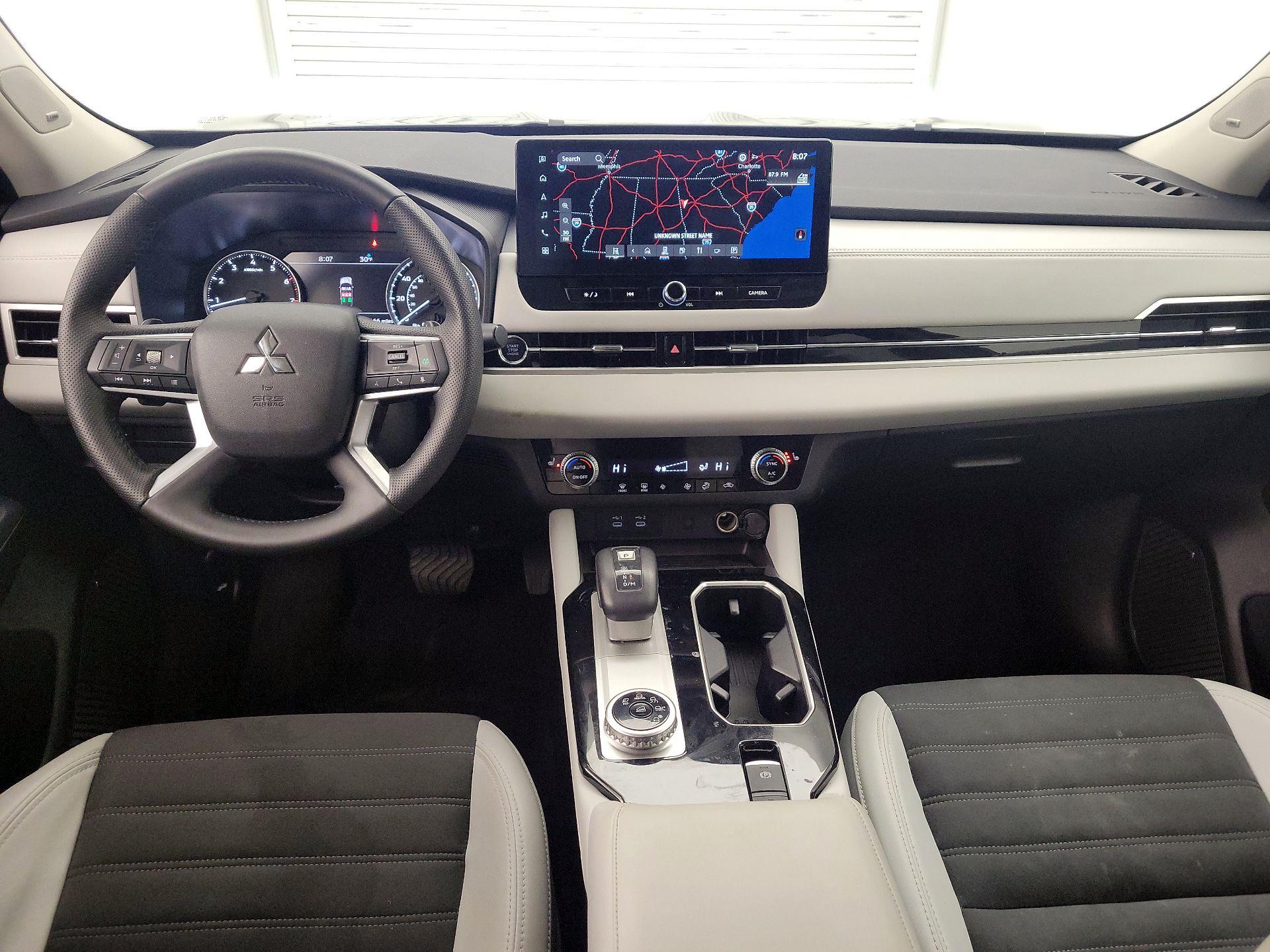 Thumbnail: 2025 Mitsubishi Outlander - 9