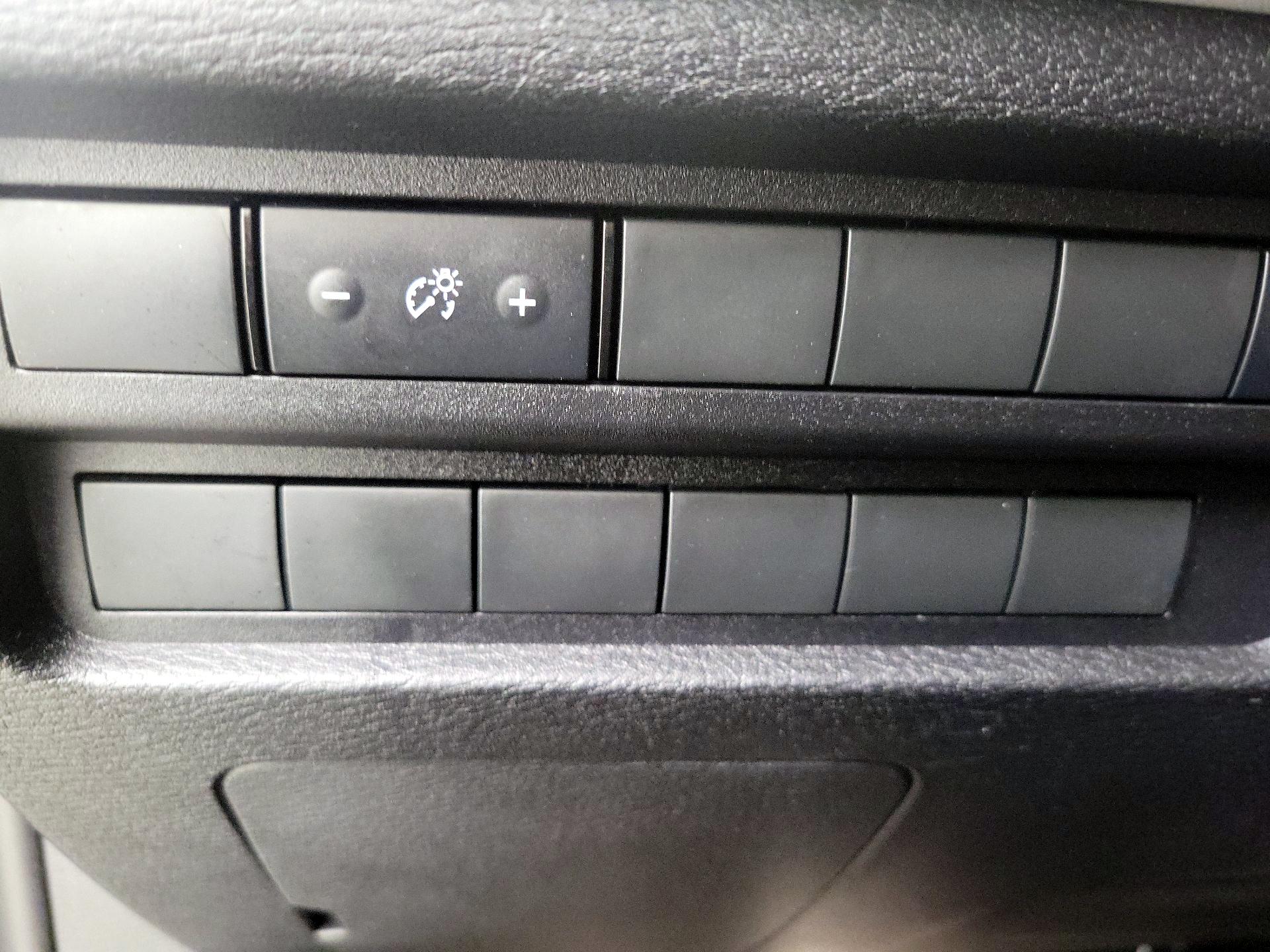 Thumbnail: 2025 Mitsubishi Outlander - 13