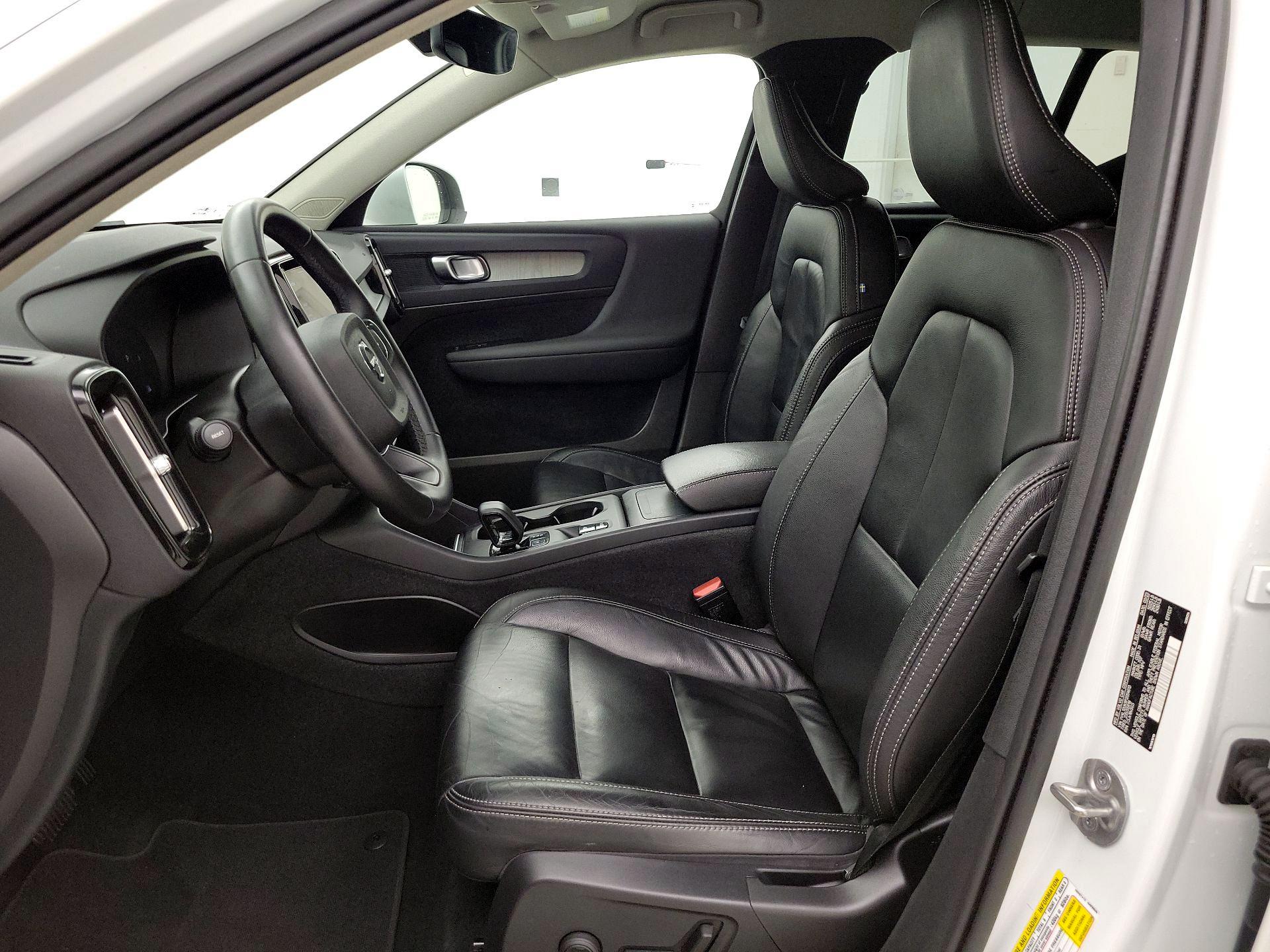 Thumbnail: 2023 Volvo XC40 - 11