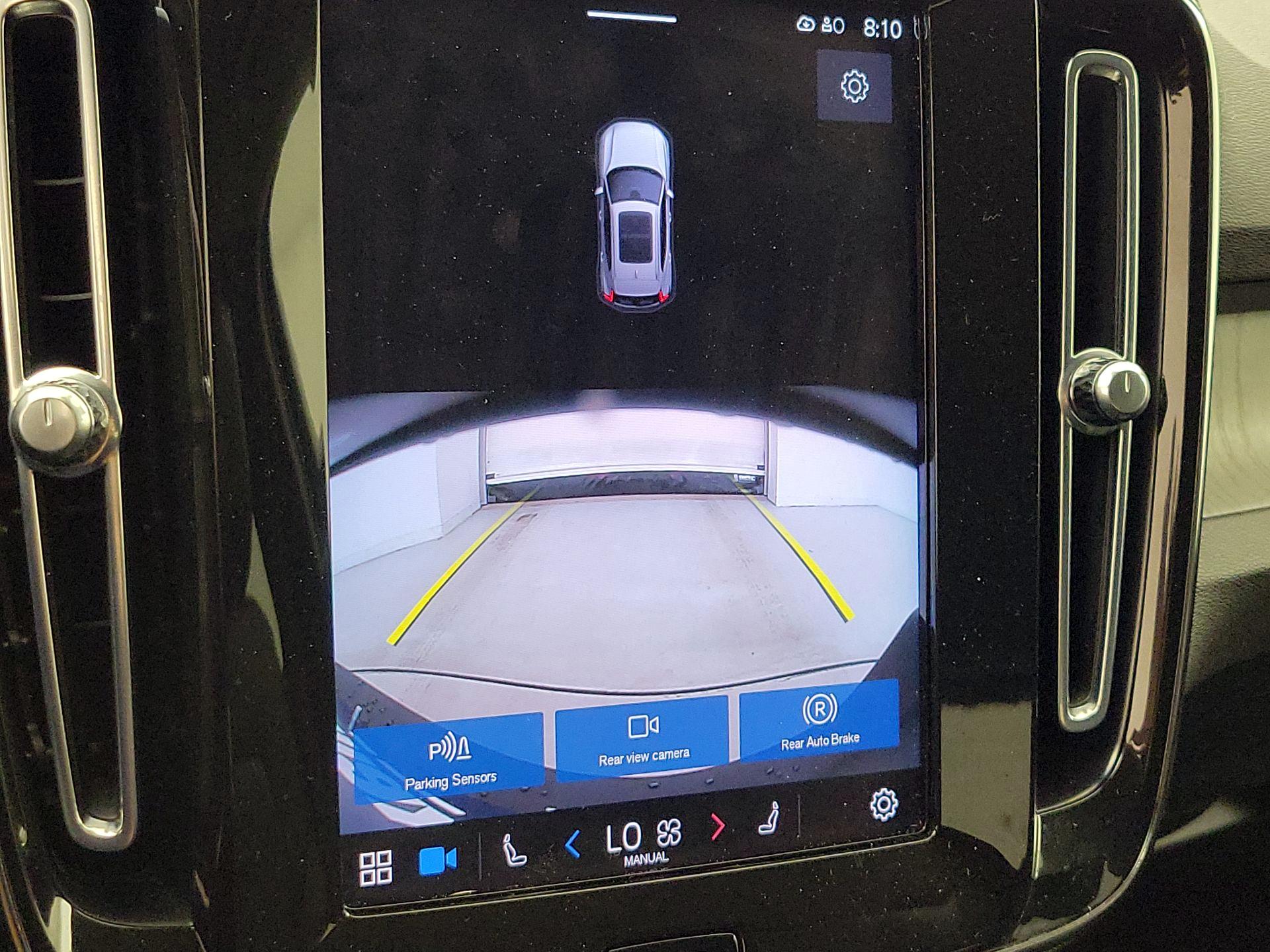 Thumbnail: 2023 Volvo XC40 - 14