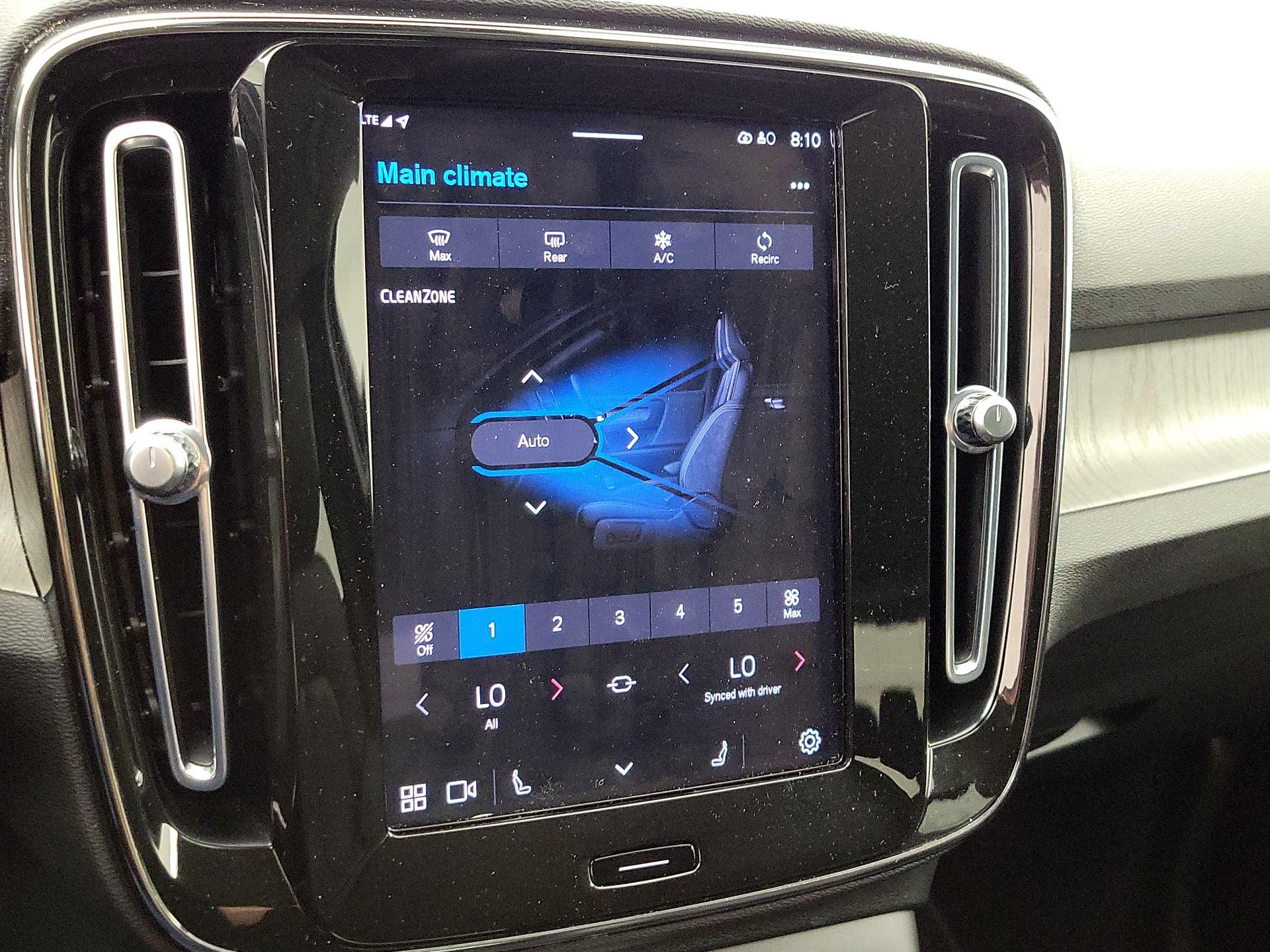 Thumbnail: 2023 Volvo XC40 - 16