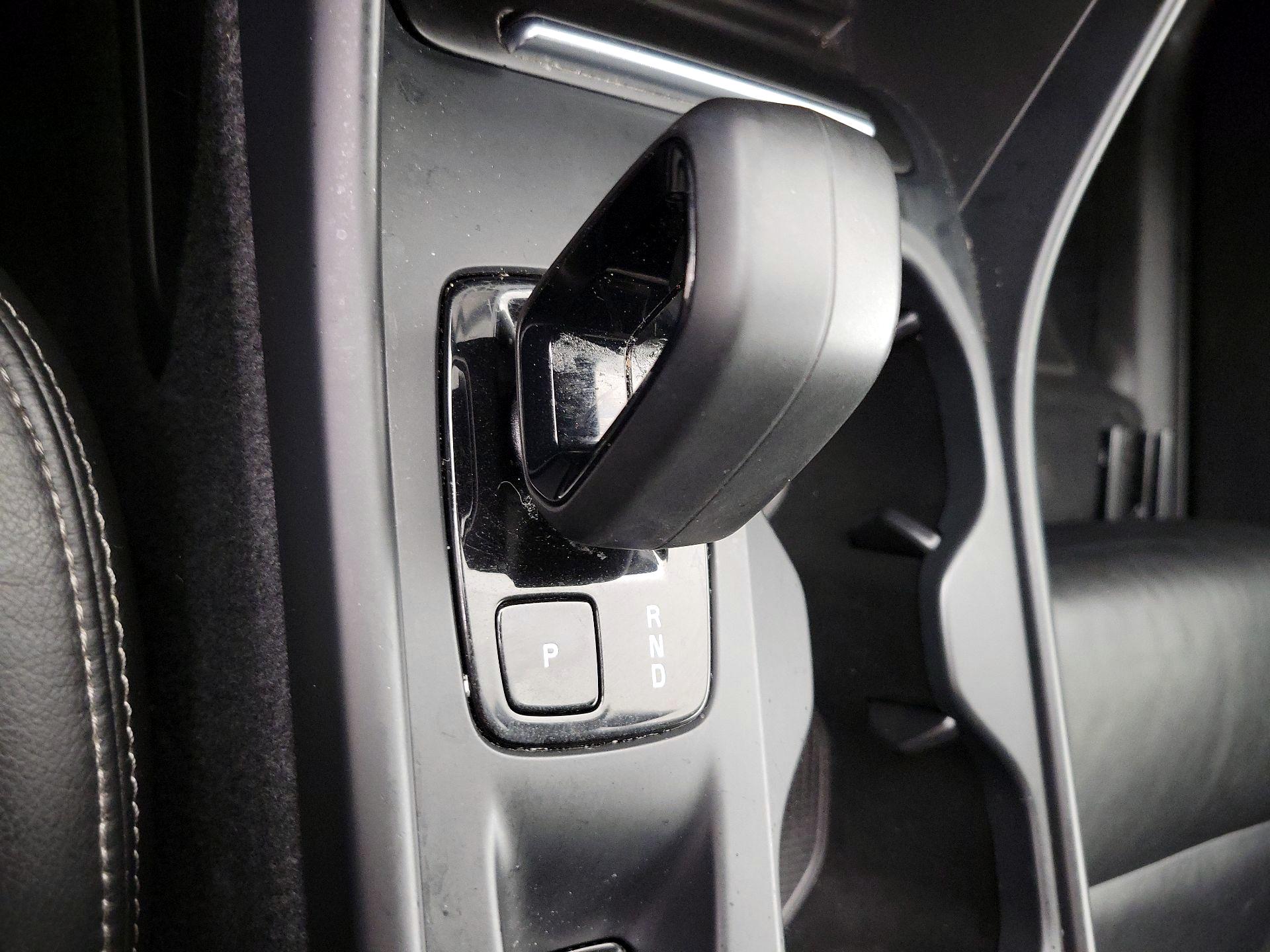 Thumbnail: 2023 Volvo XC40 - 17