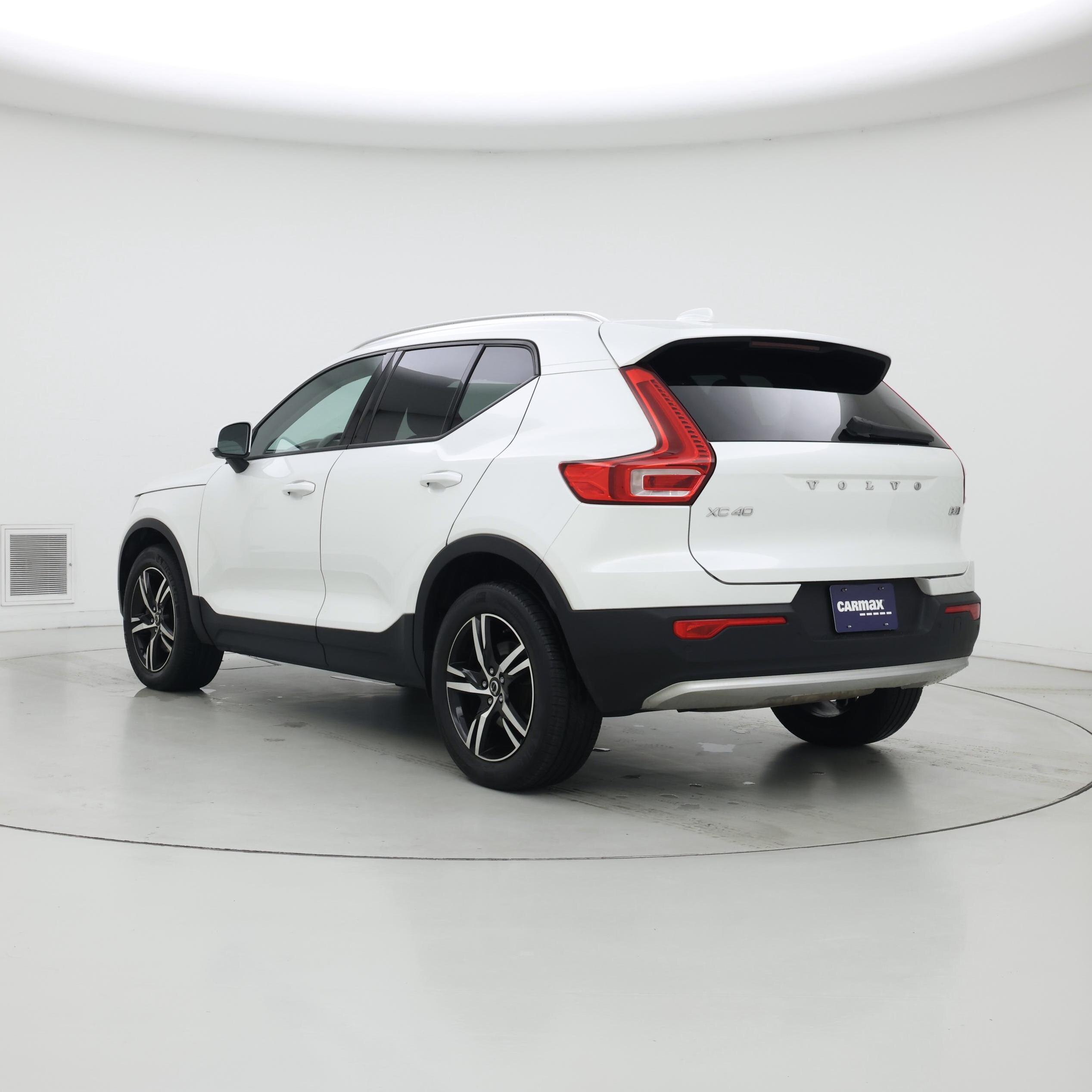 Thumbnail: 2023 Volvo XC40 - 2