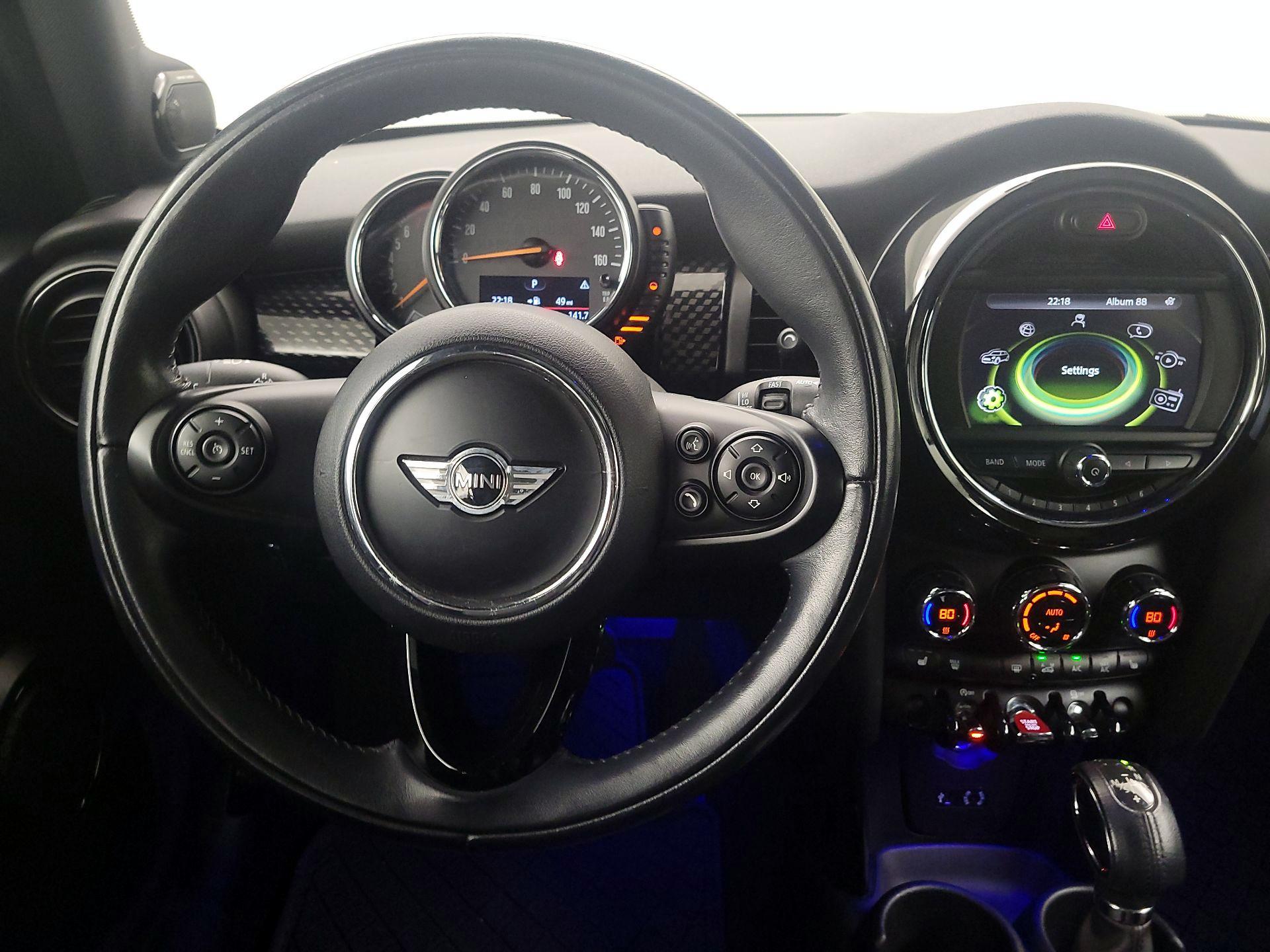 Thumbnail: 2016 MINI Cooper Hardtop - 10