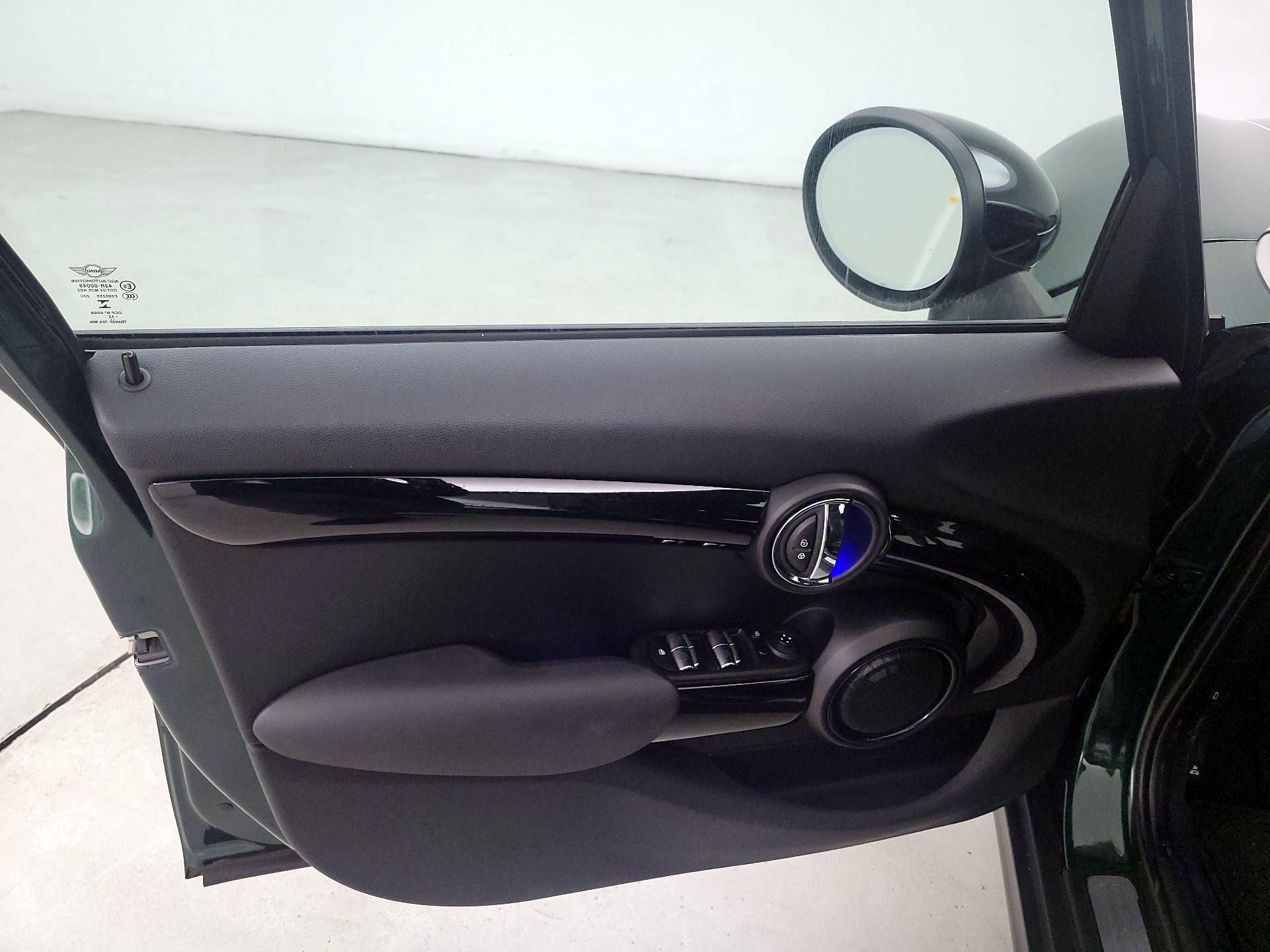 Thumbnail: 2016 MINI Cooper Hardtop - 12