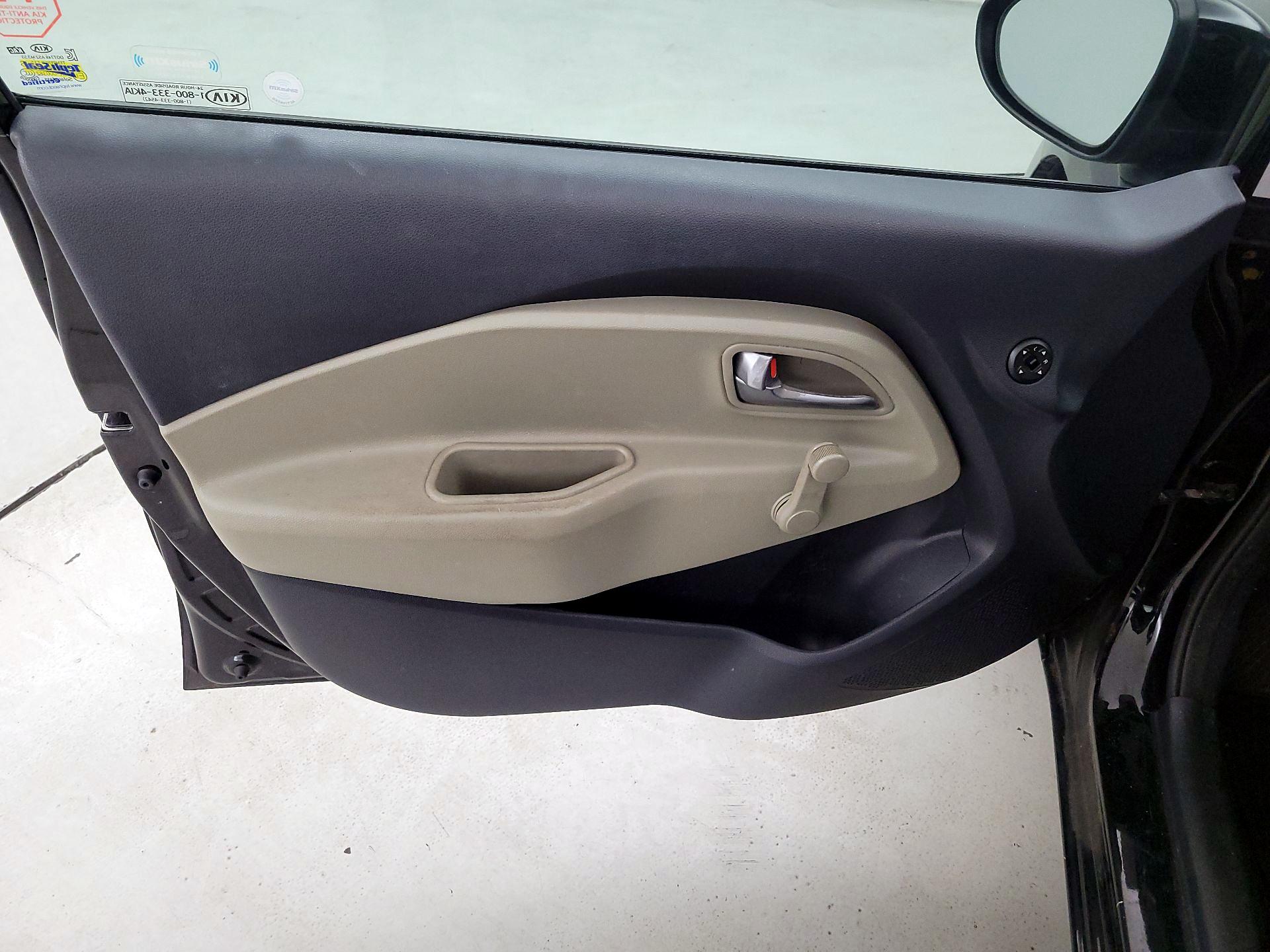 Thumbnail: 2017 Kia Rio - 12