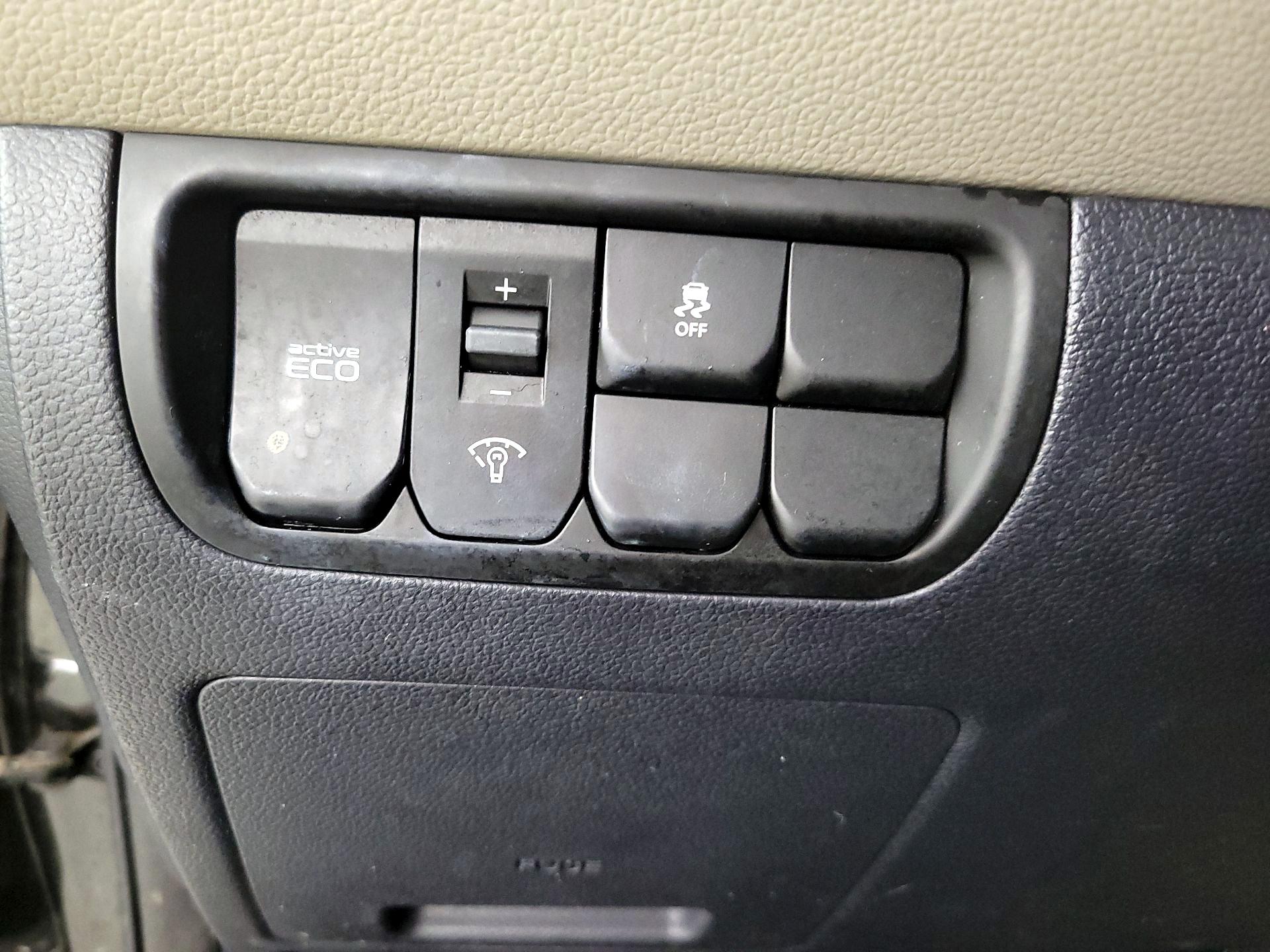 Thumbnail: 2017 Kia Rio - 13