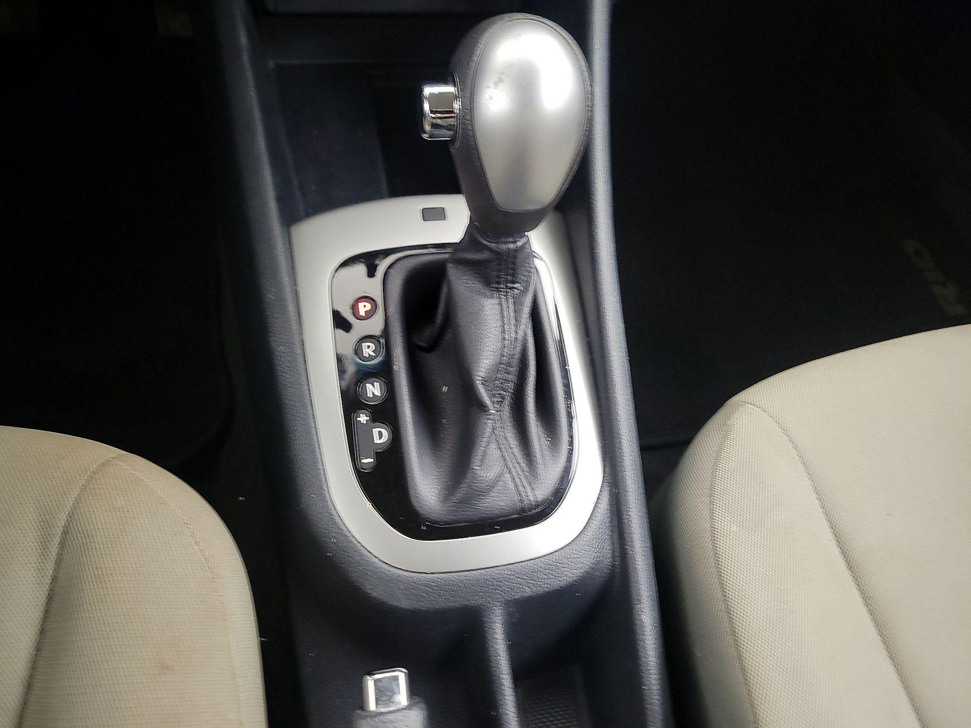 Thumbnail: 2017 Kia Rio - 16