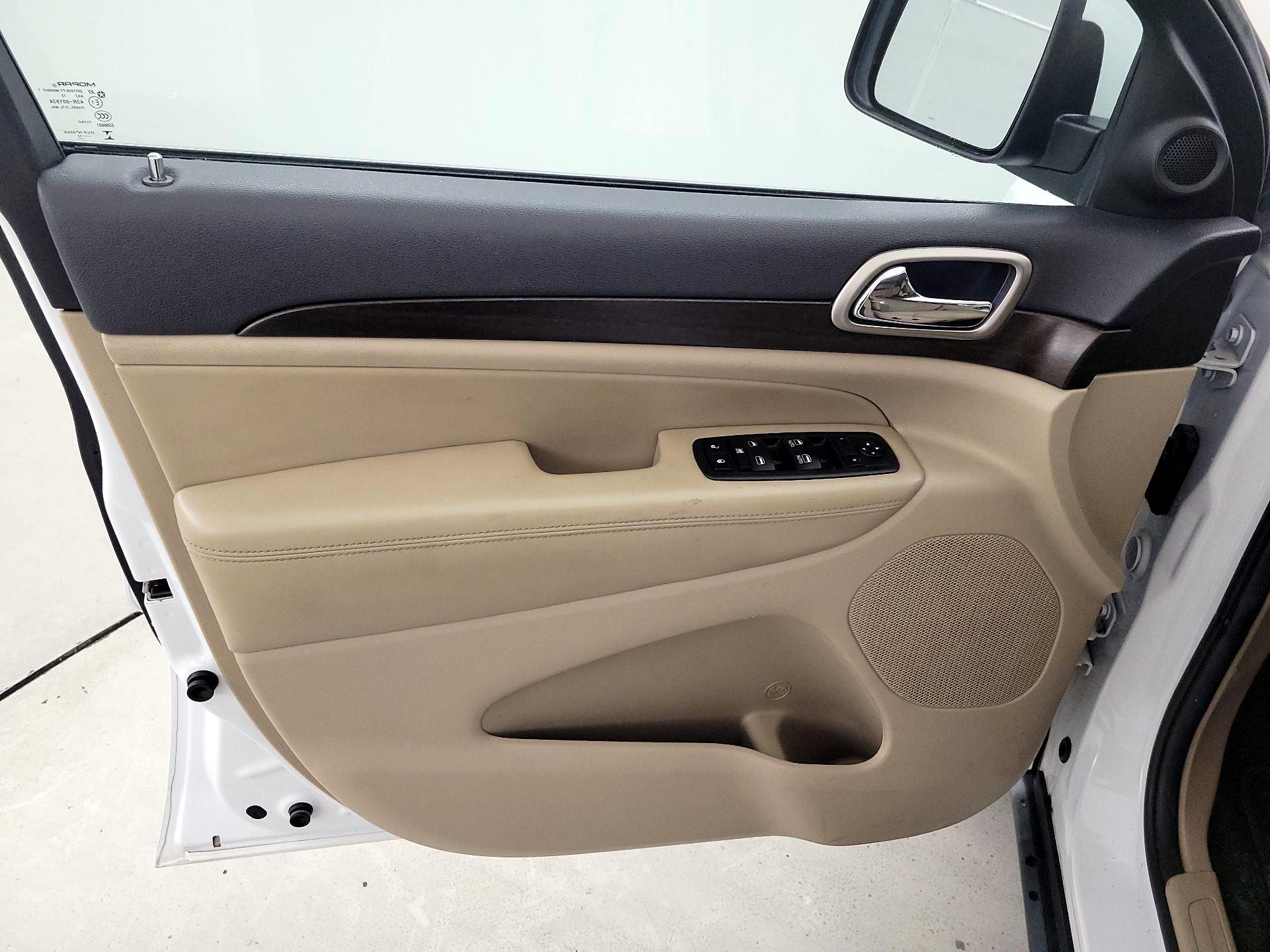 Thumbnail: 2014 Jeep Grand Cherokee - 12