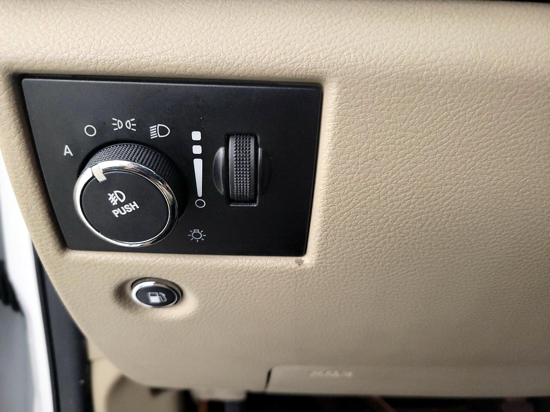 Thumbnail: 2014 Jeep Grand Cherokee - 13