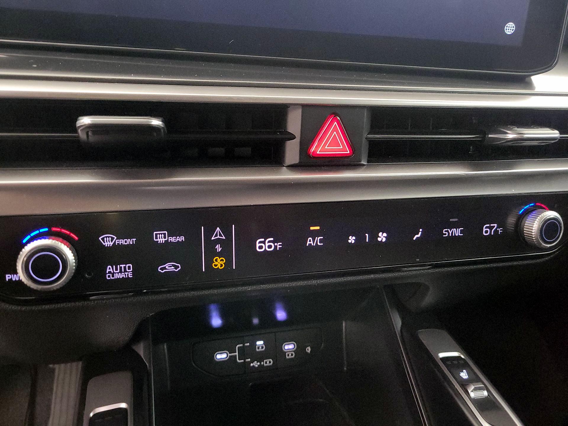 Thumbnail: 2024 Kia Sorento - 17