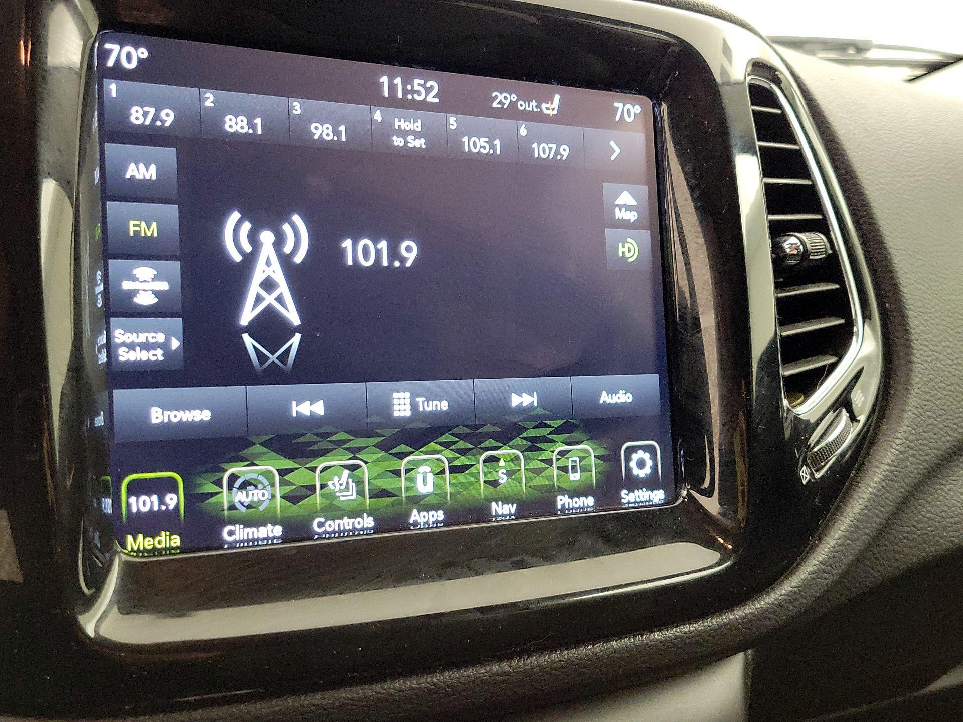 Thumbnail: 2021 Jeep Compass - 16