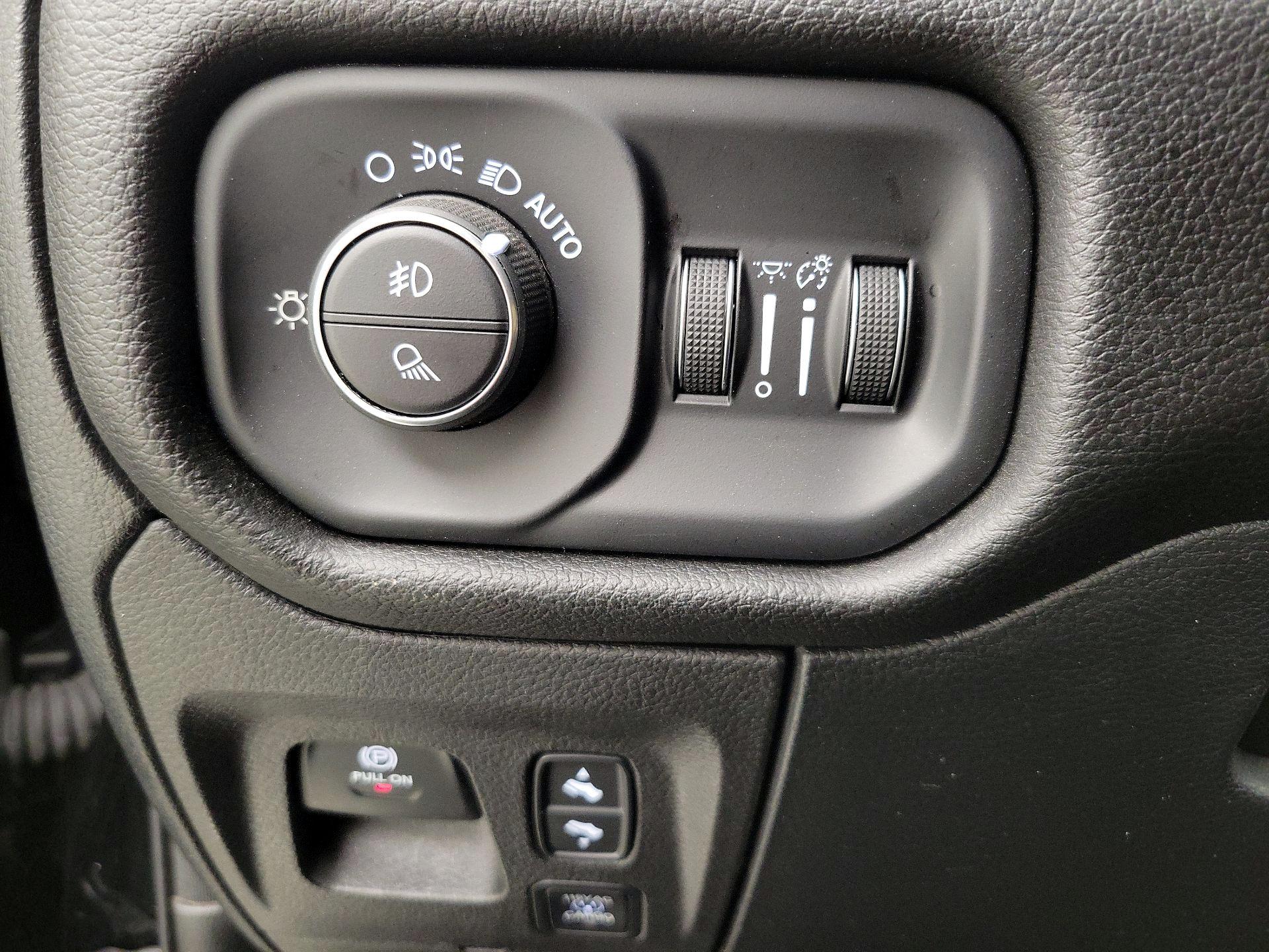 Thumbnail: 2025 RAM 1500 - 13