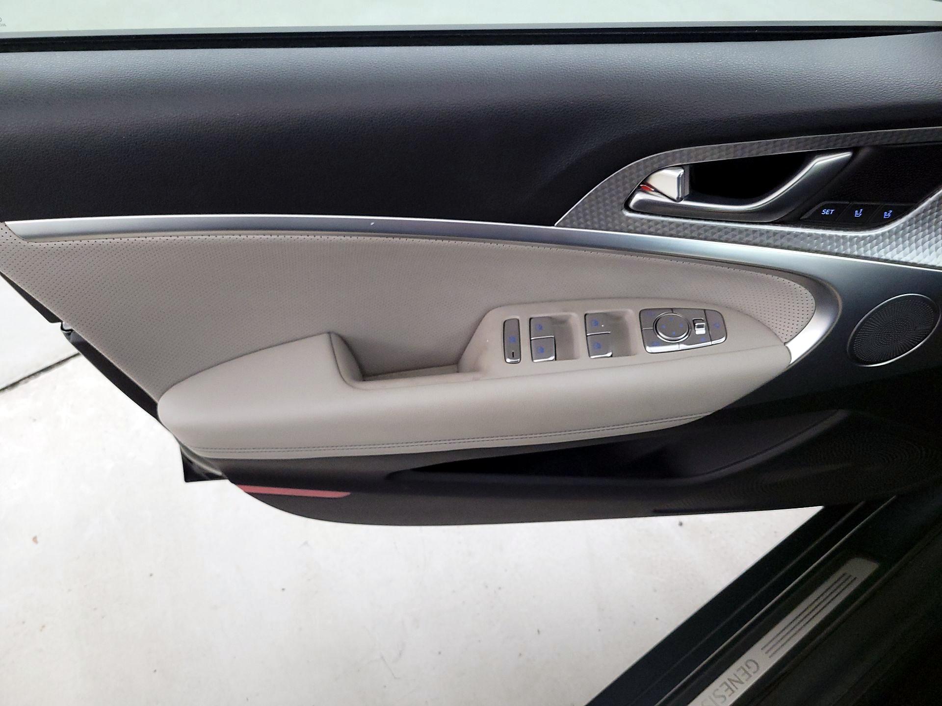 Thumbnail: 2023 Genesis G70 - 12