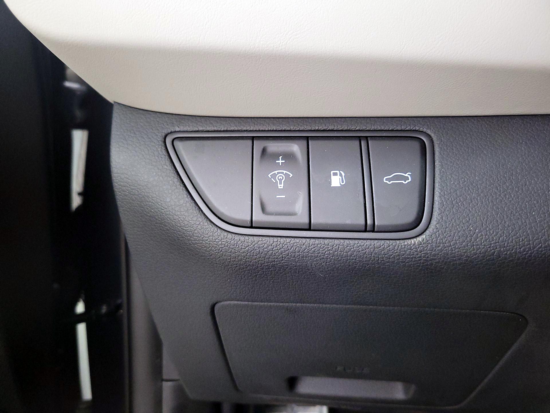 Thumbnail: 2023 Genesis G70 - 13