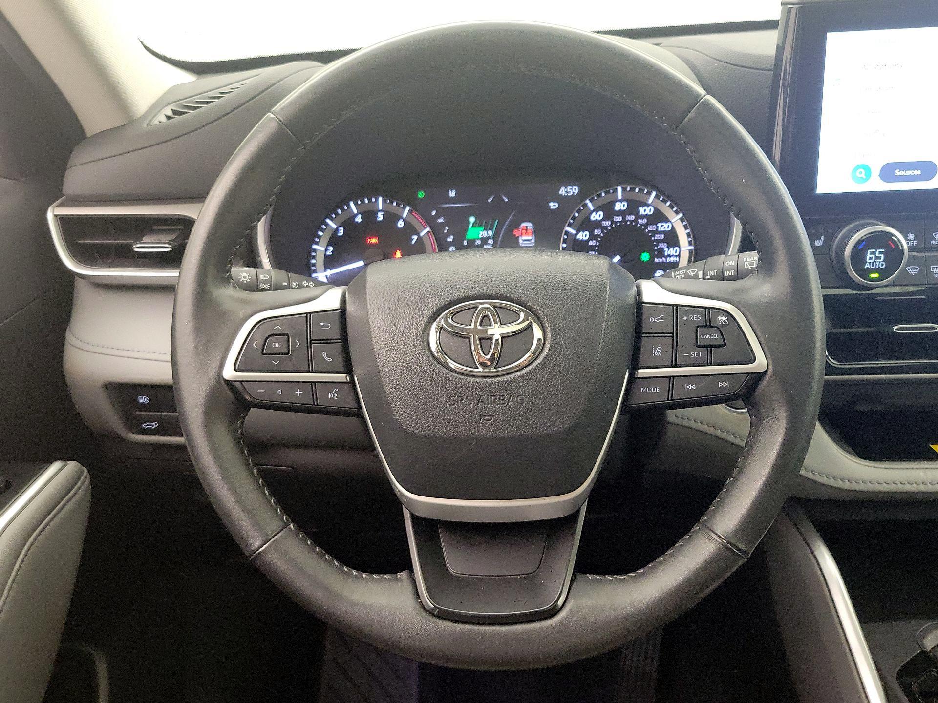 Thumbnail: 2023 Toyota Highlander - 10