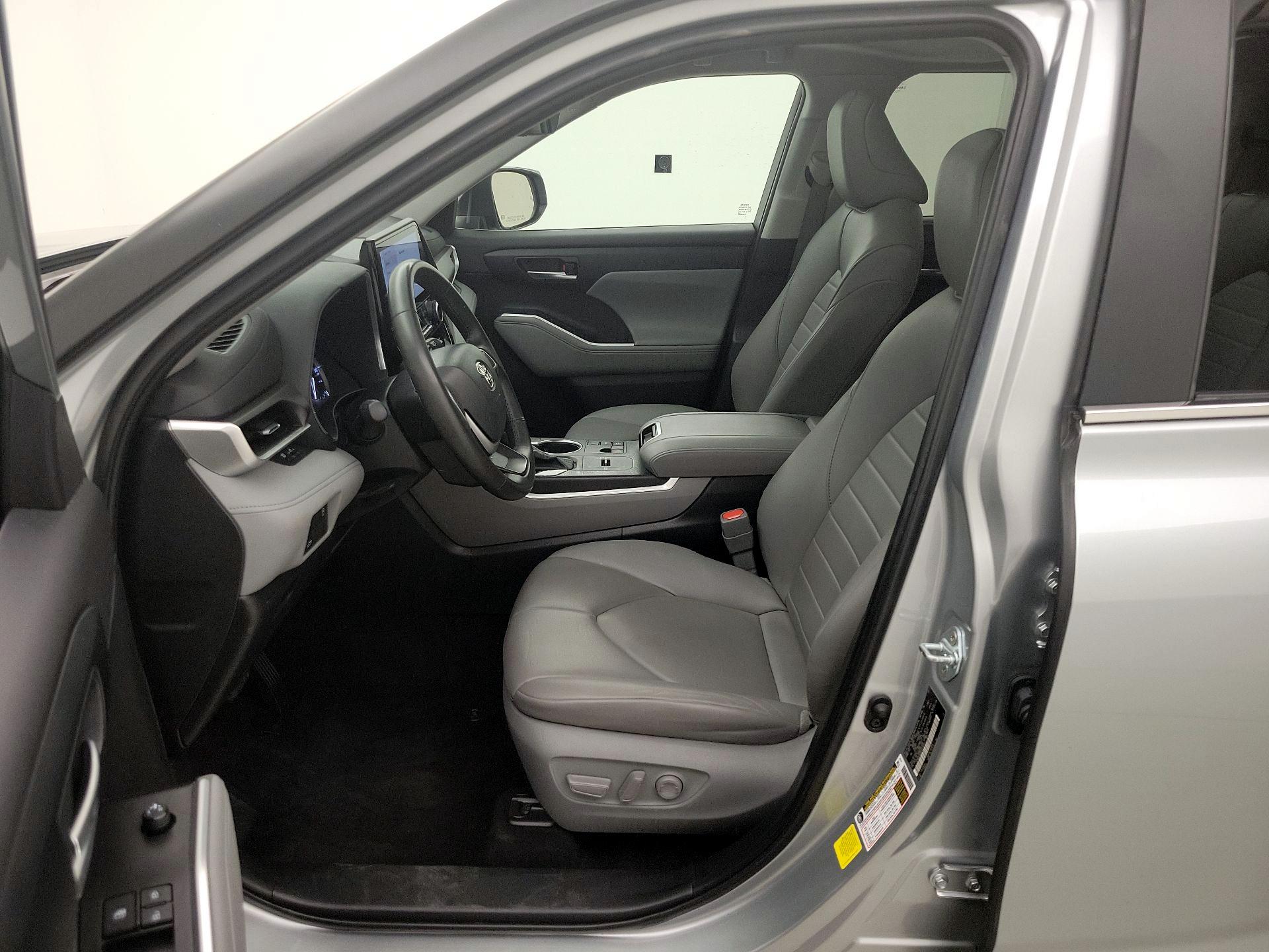 Thumbnail: 2023 Toyota Highlander - 11